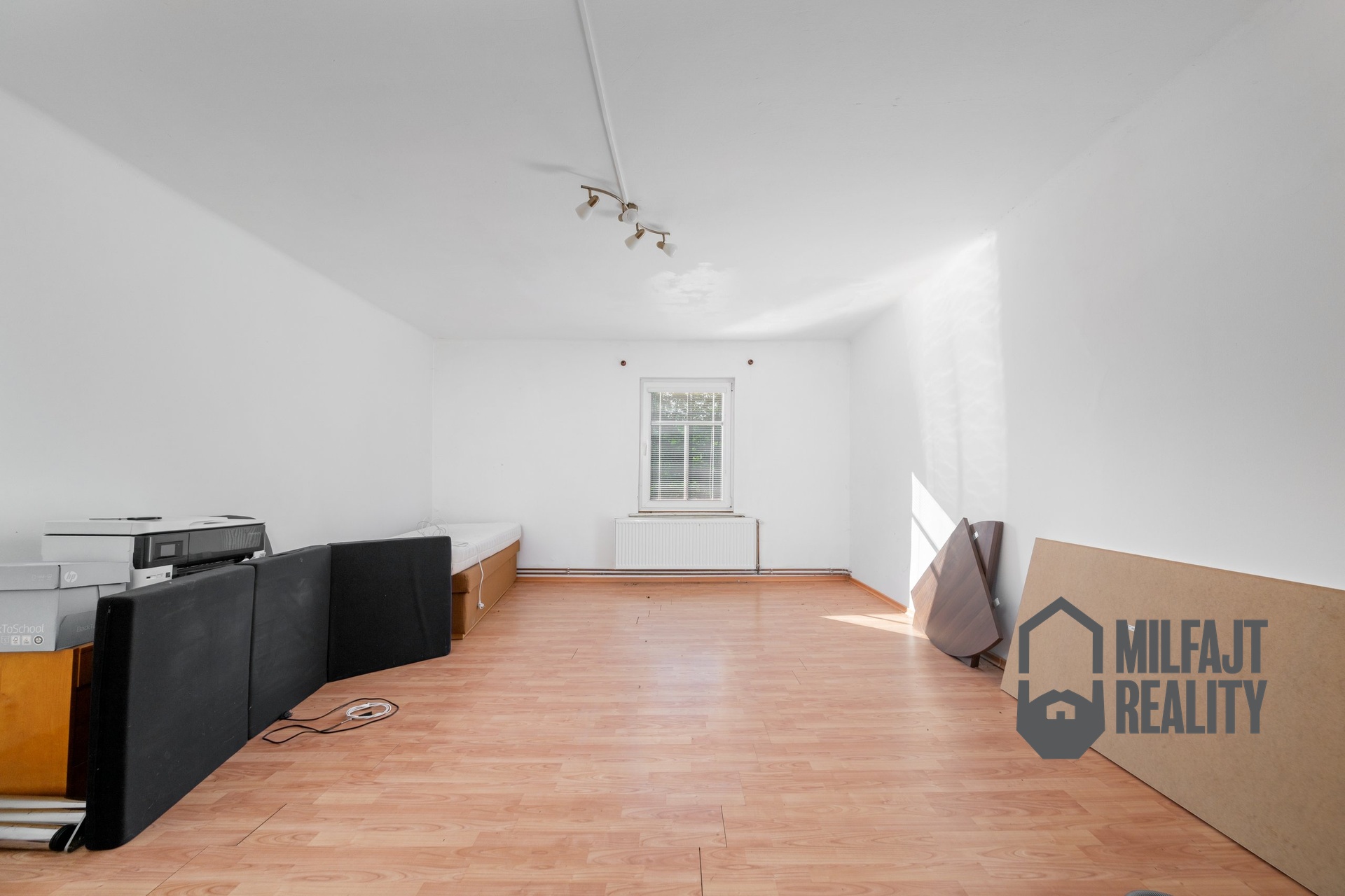 2025-09-30-09-42-10-CZ8_4134