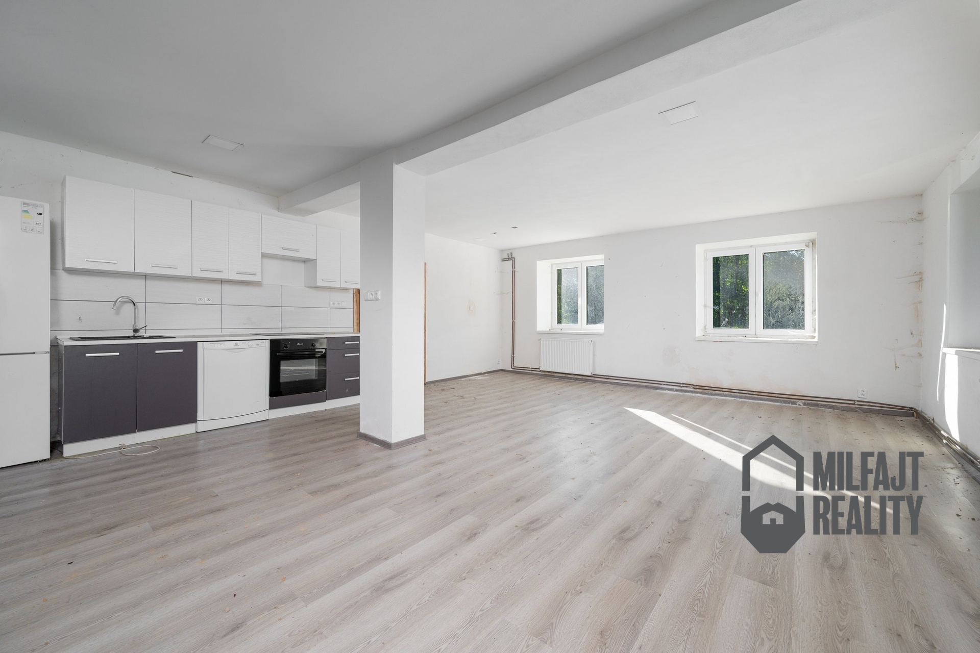 2025-09-30-09-31-06-CZ8_4080