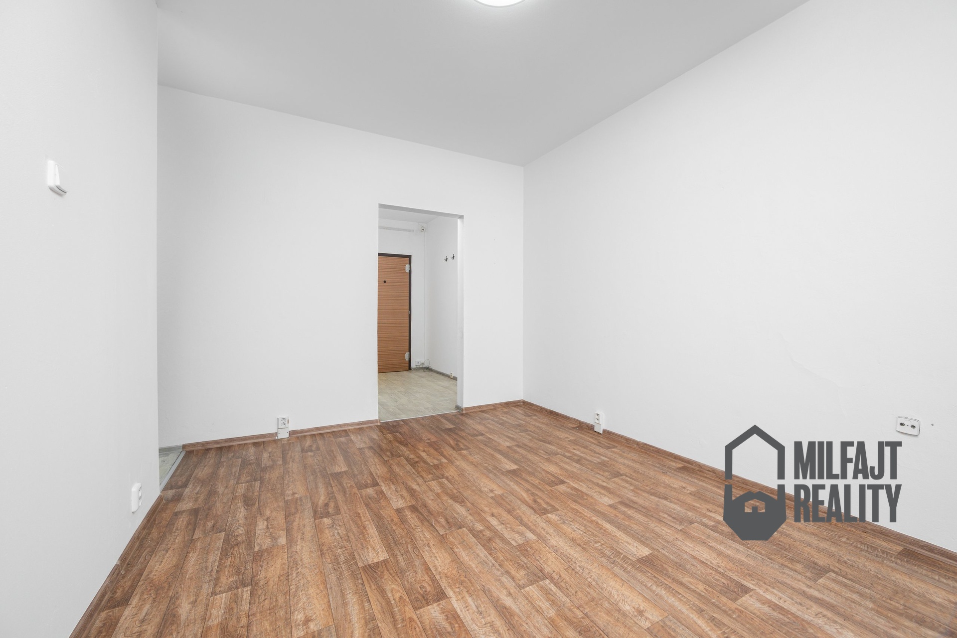 2026-03-12-09-15-51-CZ8_2507