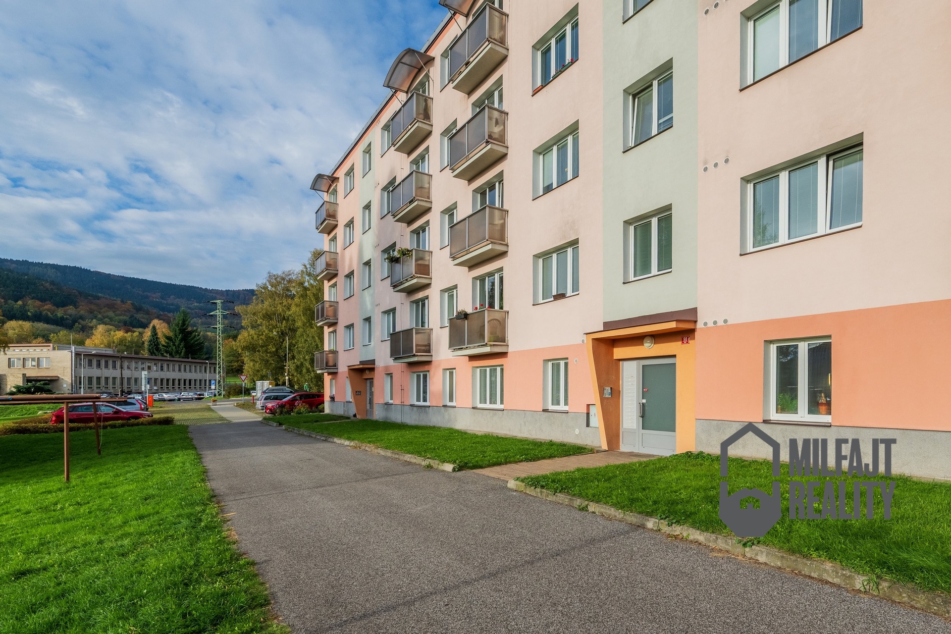 2025-10-21-09-29-46-CZ8_6562