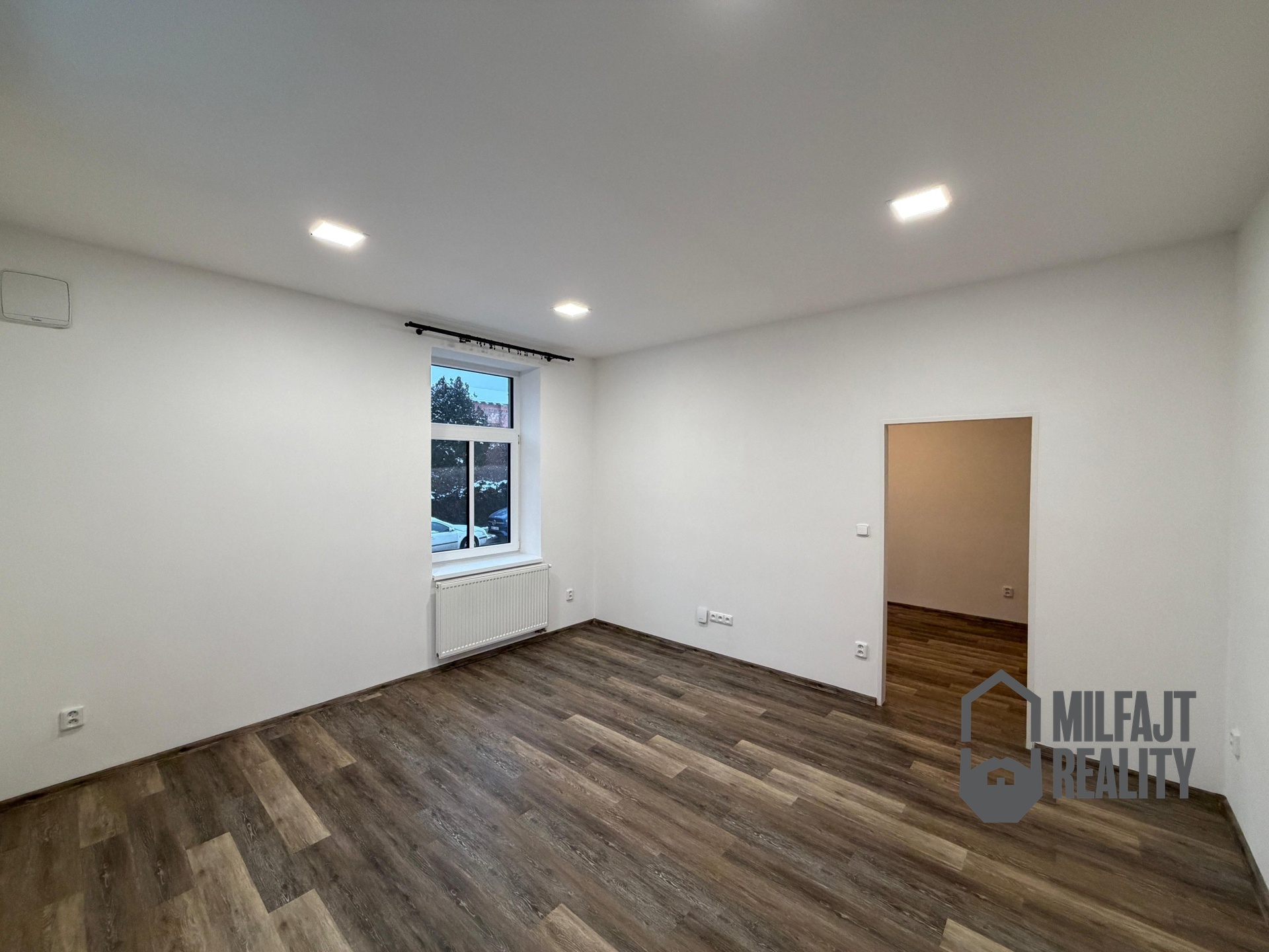 b0997886-ef40-425b-89ef-563af07f5de6