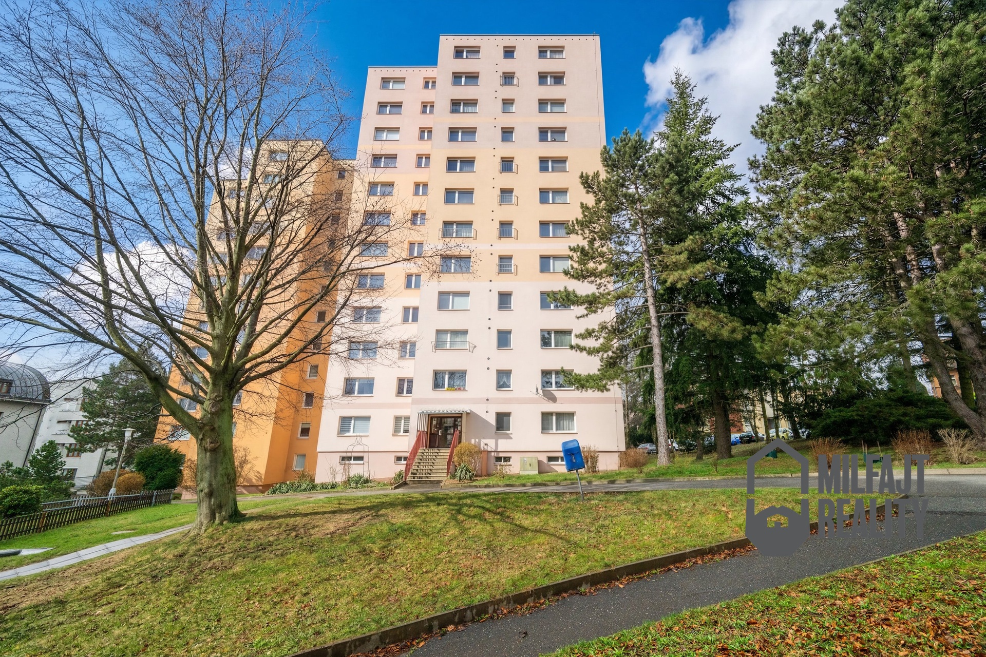 2026-03-12-09-24-33-CZ8_2540b