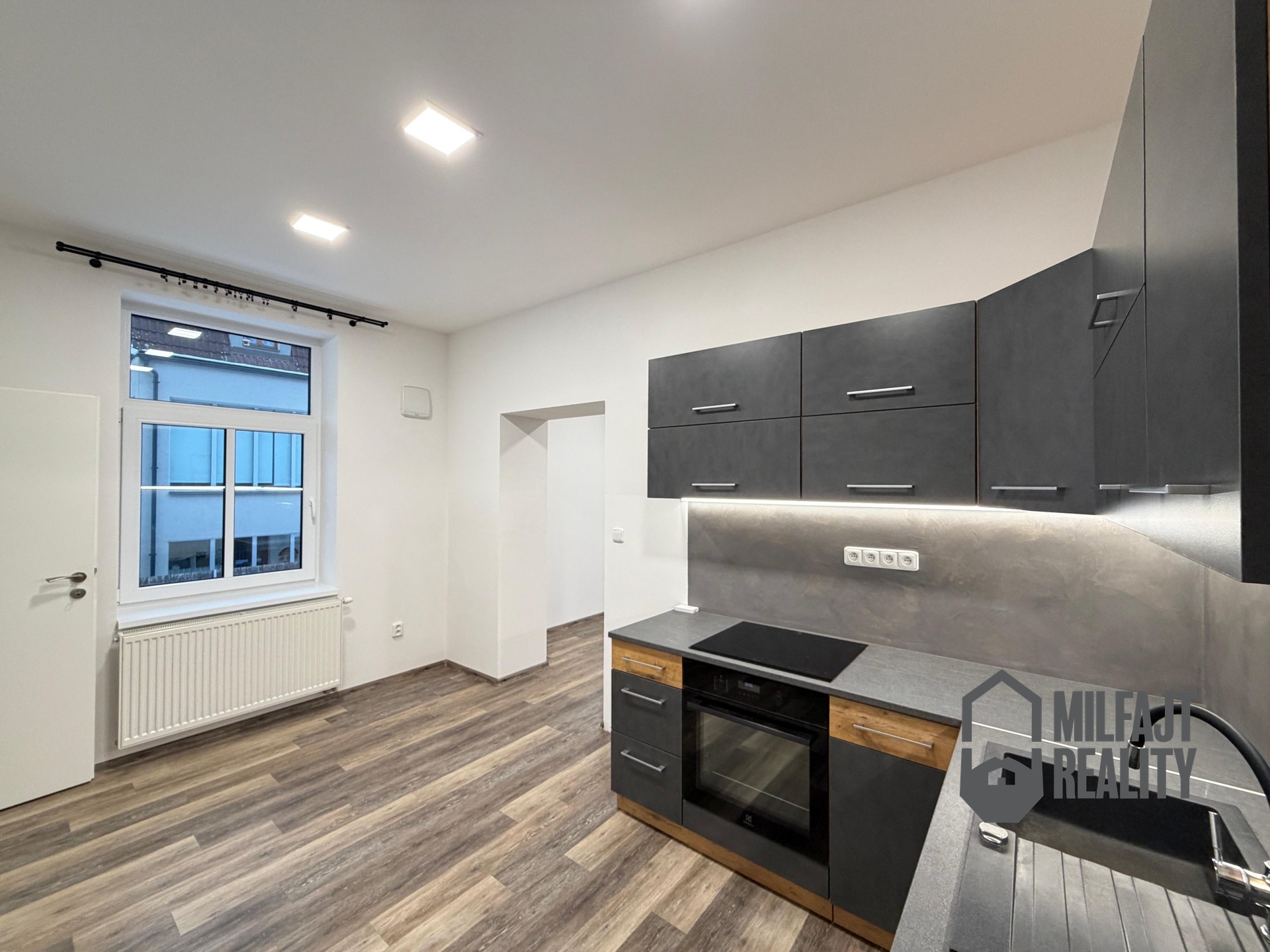 6c16de5f-2c85-4b79-8485-65e40cdc18d2