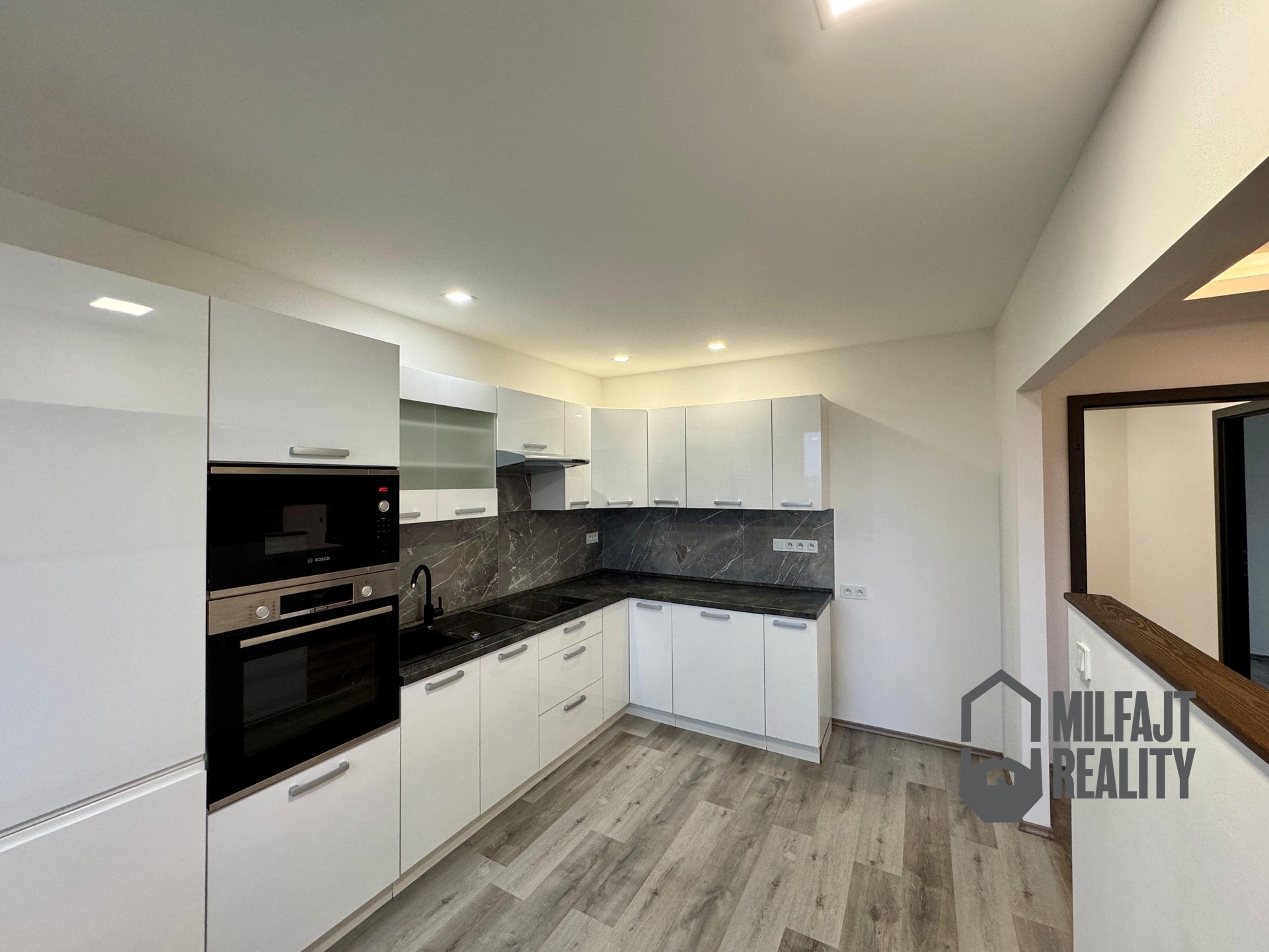 da6f87bb-b0de-4a74-a7d3-c131a5363c93