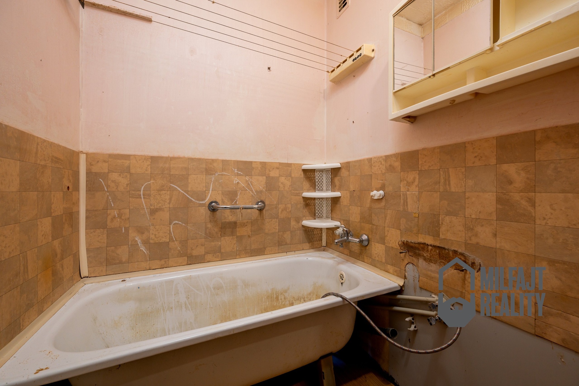 2025-10-21-09-49-54-CZ8_6649