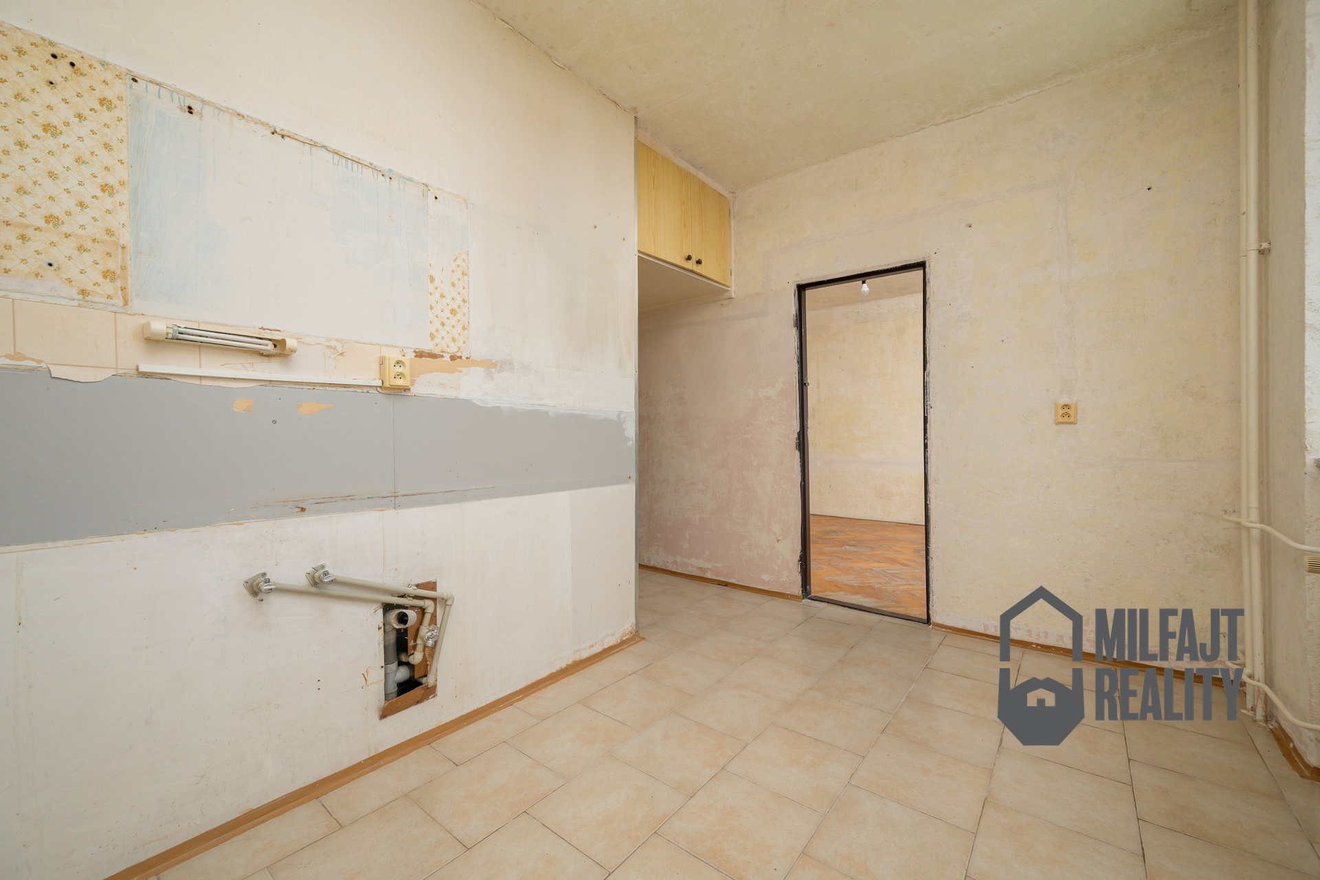 2025-10-21-09-37-52-CZ8_6587