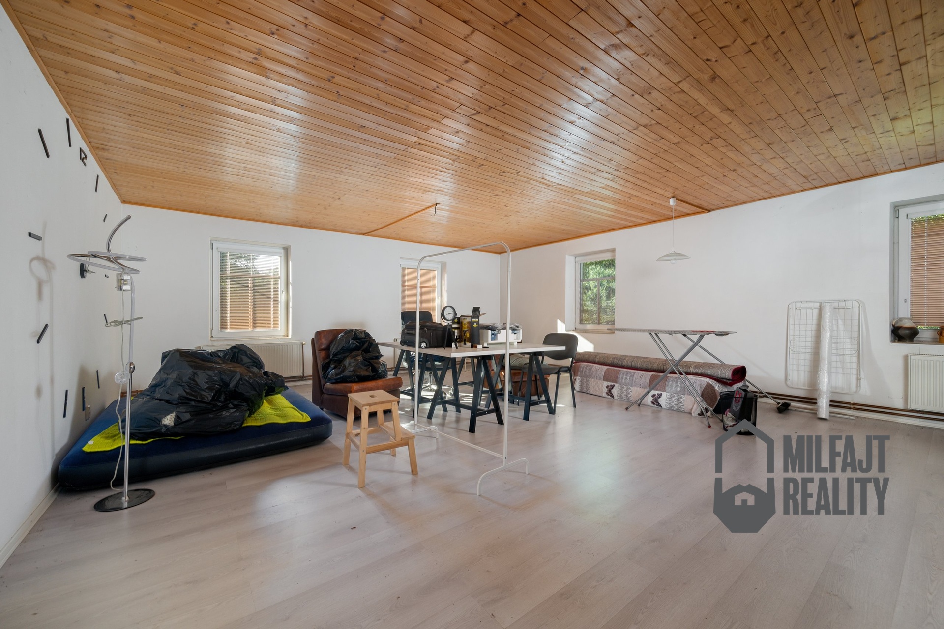 2025-09-30-09-40-36-CZ8_4123