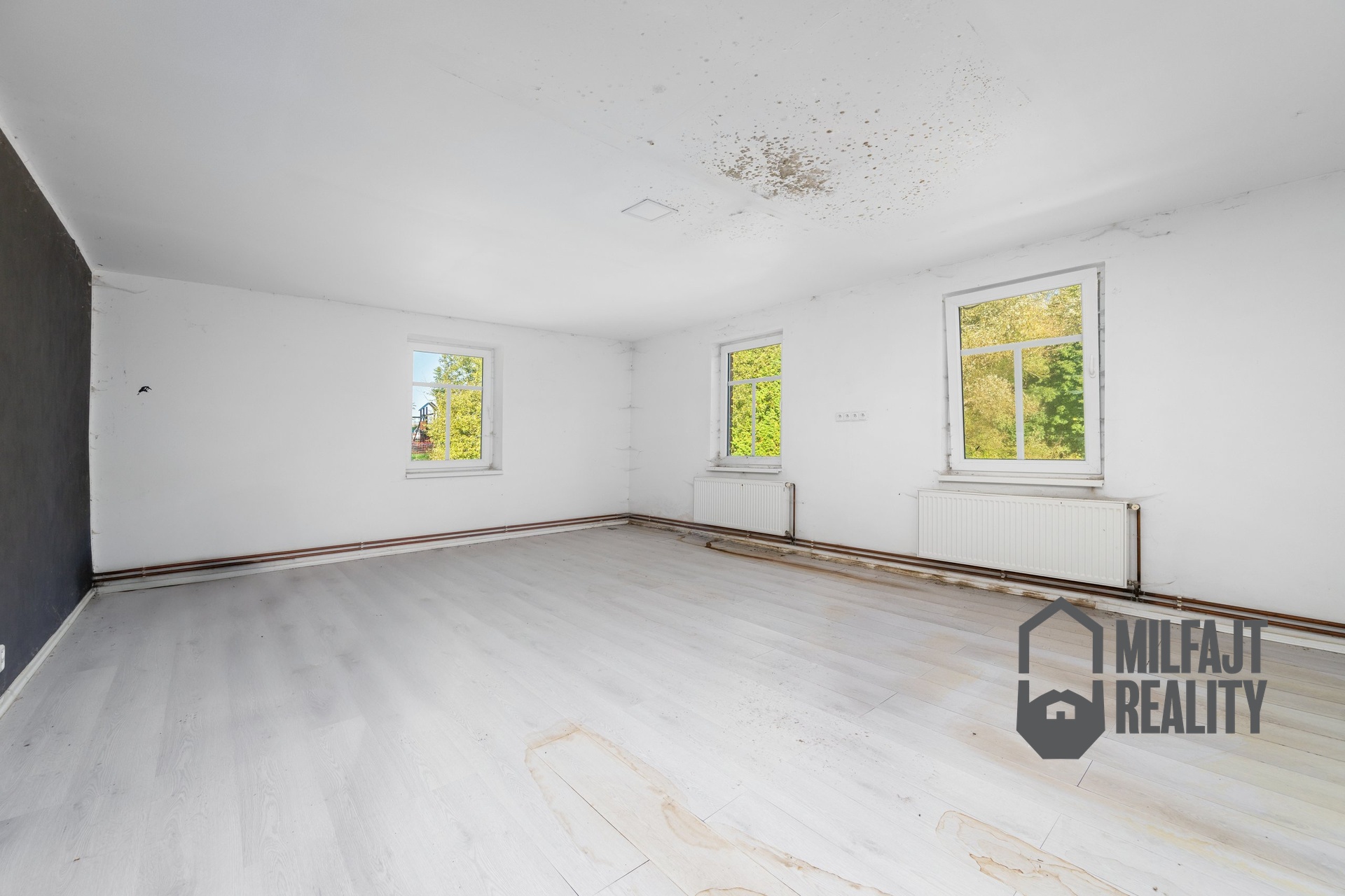 2025-09-30-09-38-15-CZ8_4111