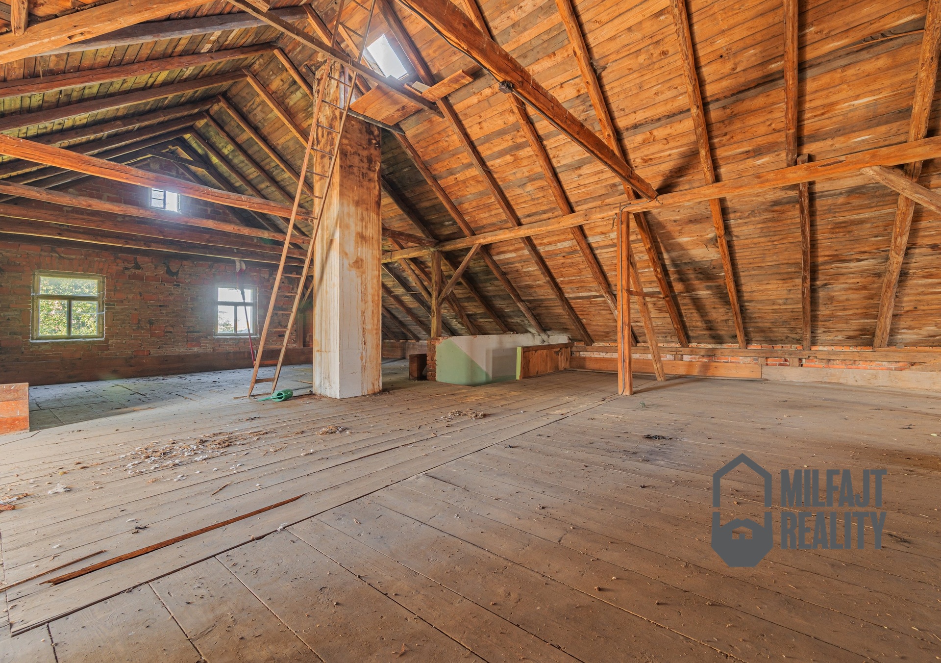 2025-09-30-09-51-15-CZ8_4189