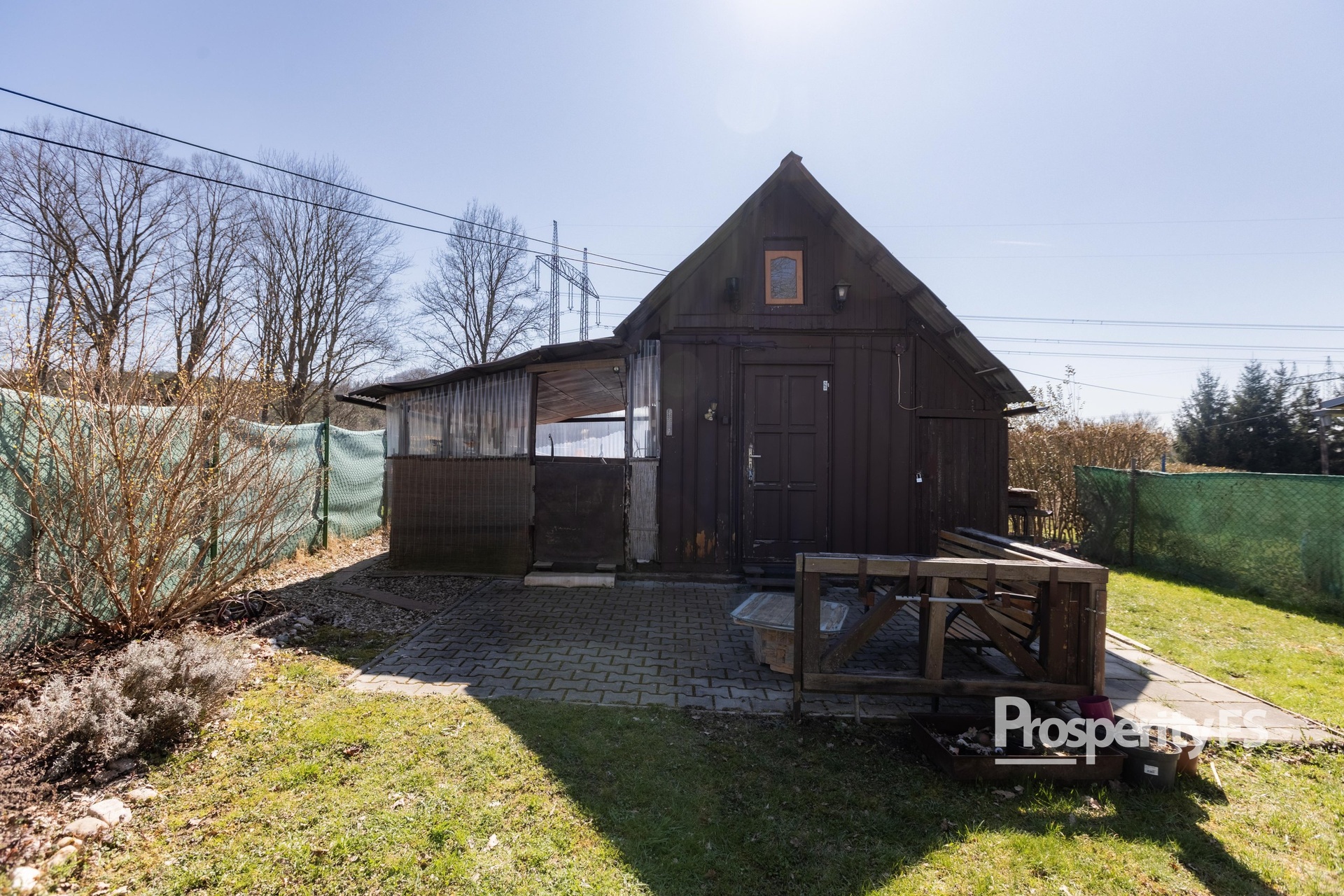 EOSR0124-HDR
