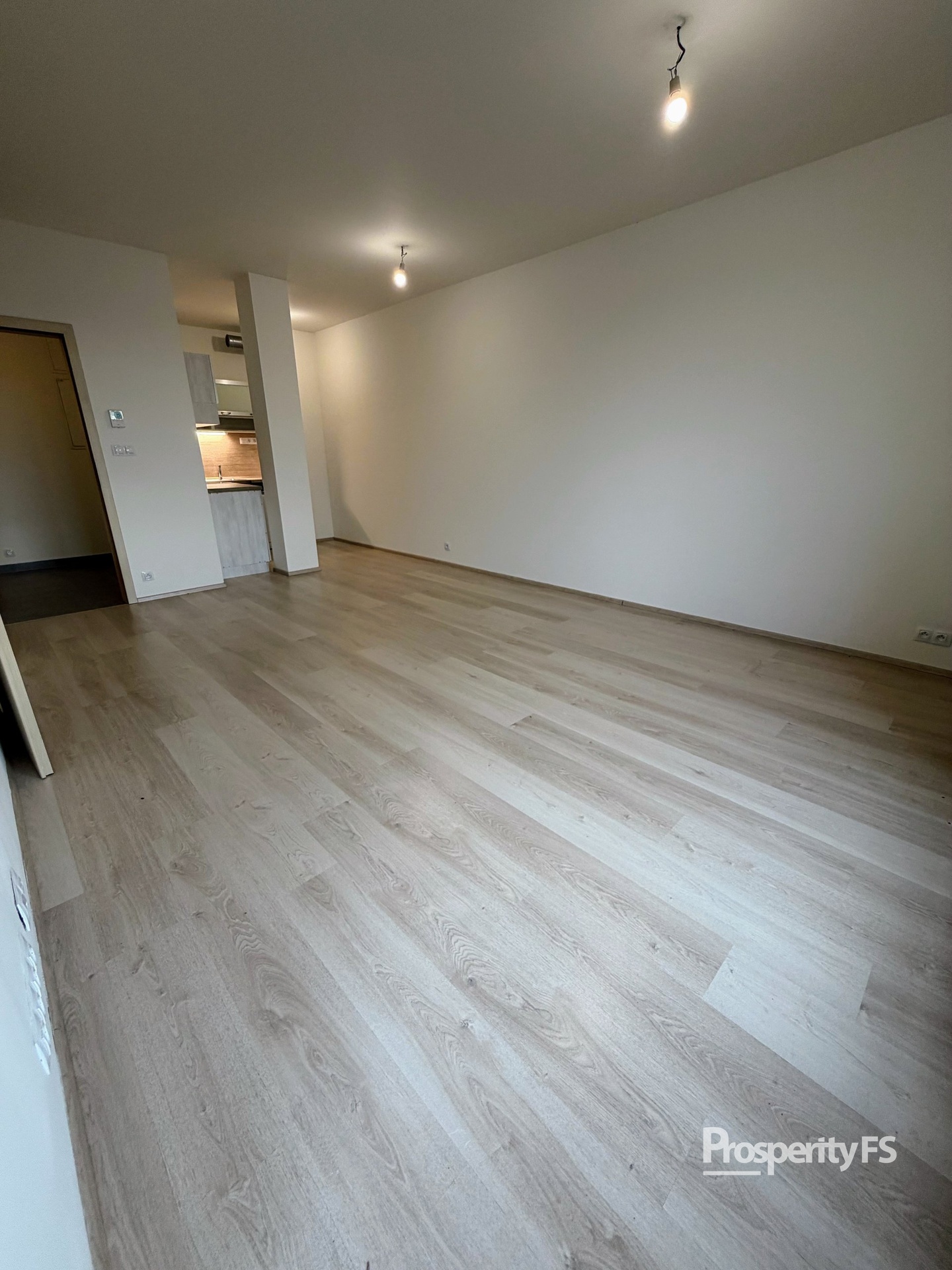 2E8D4B39-9AEF-420E-9FEE-1771F5F8C2F2