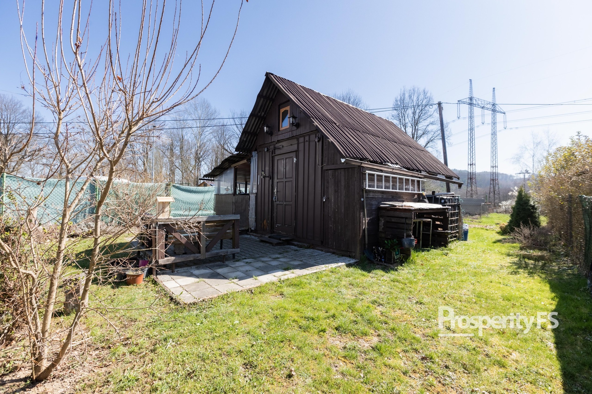 EOSR0136-HDR