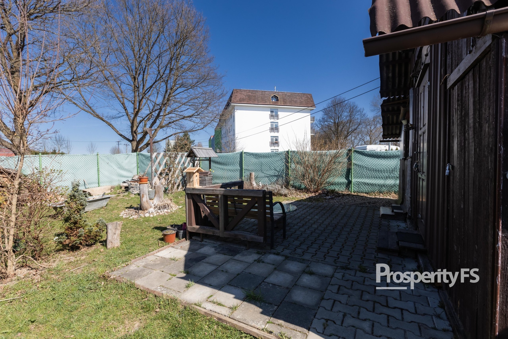 EOSR0133-HDR