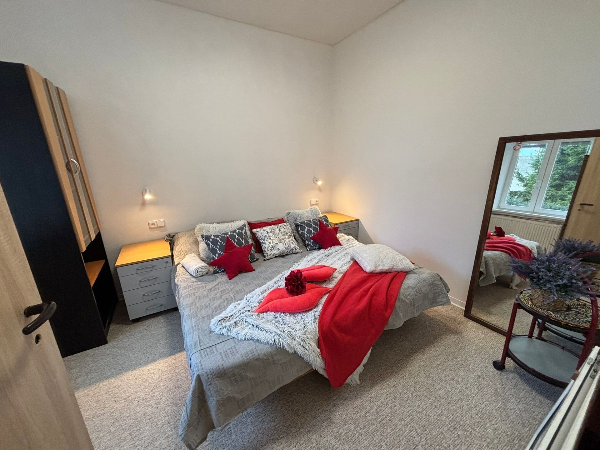 8f1f2c81-0626-4e4b-b49d-754e2f861802