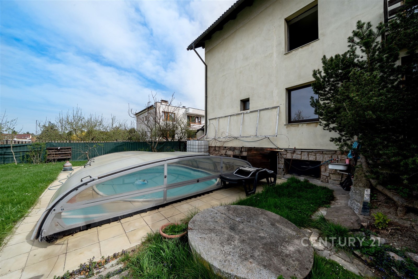 Bazén náležející k bytu