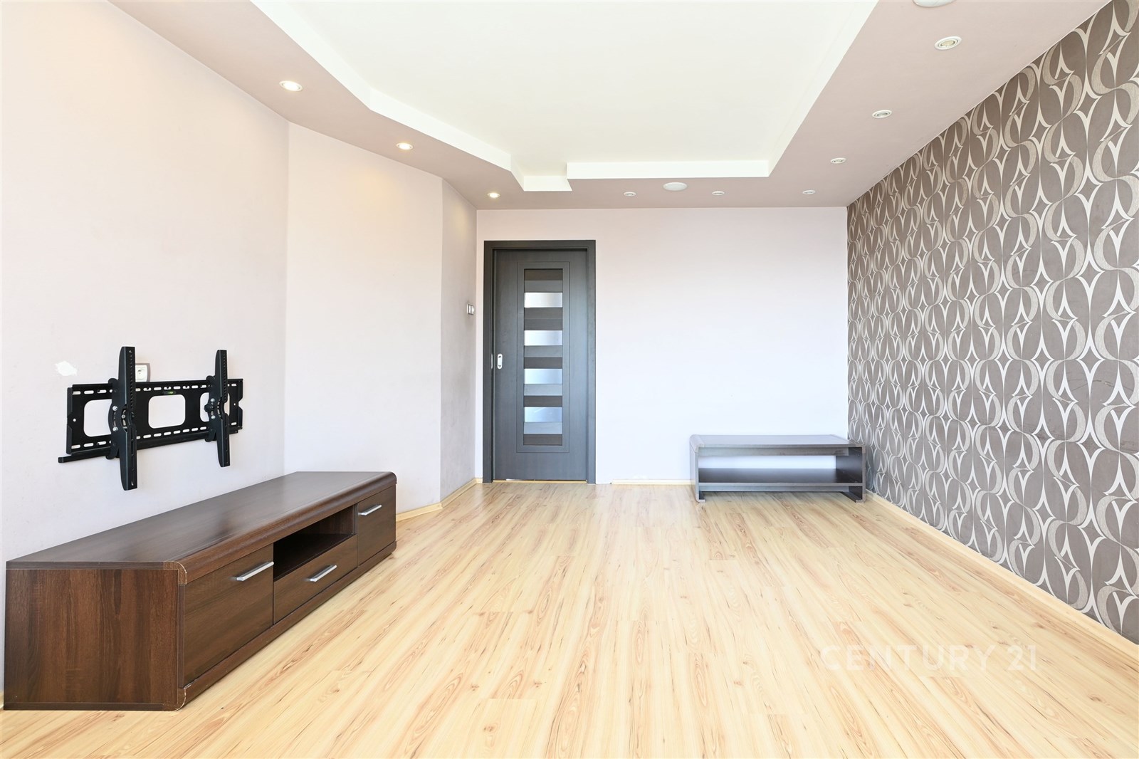 Světlý obývací pokoj, parketová podlaha, moderní d