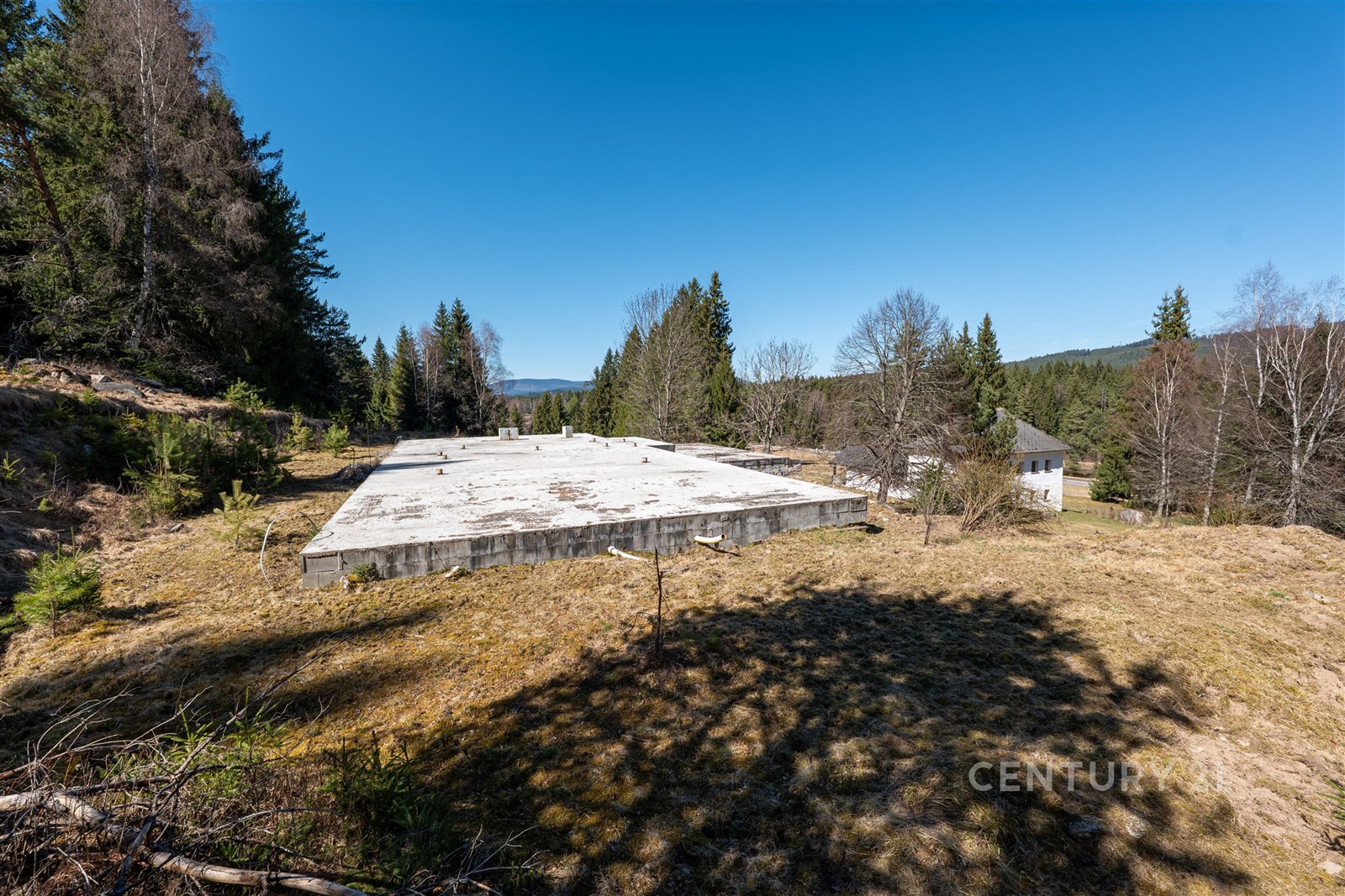 Prázdná stavební parcela s panoramatickým výhledem