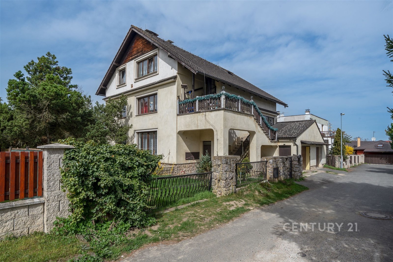 Pohled na dům z ulice