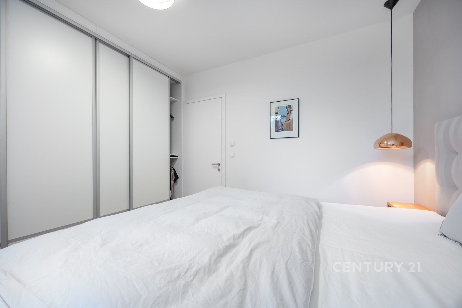 Hlavní ložnice s vestavěnou skříní
