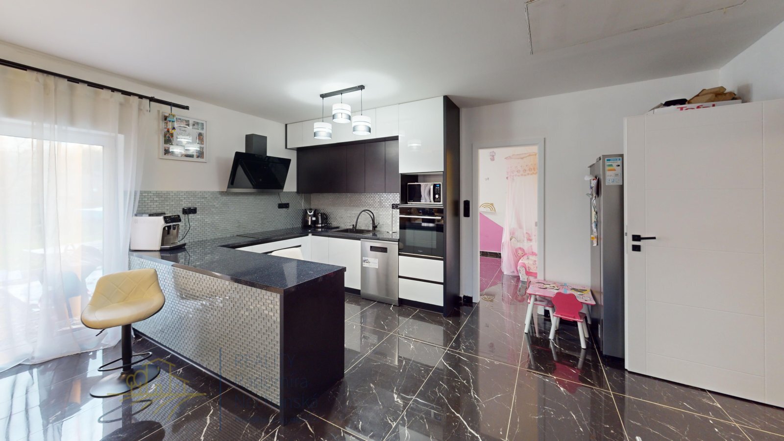 Bitouchov-197-Kitchen 1.jpg