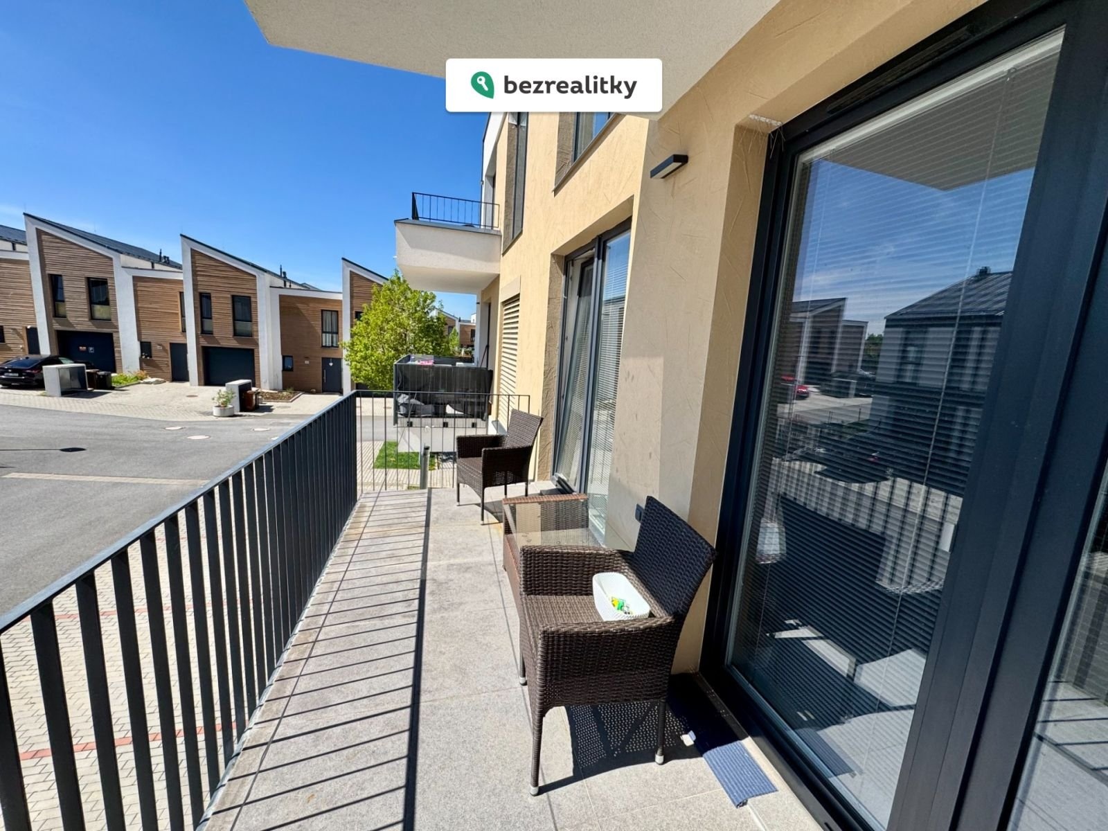1745689417-relmvljnss-balkon