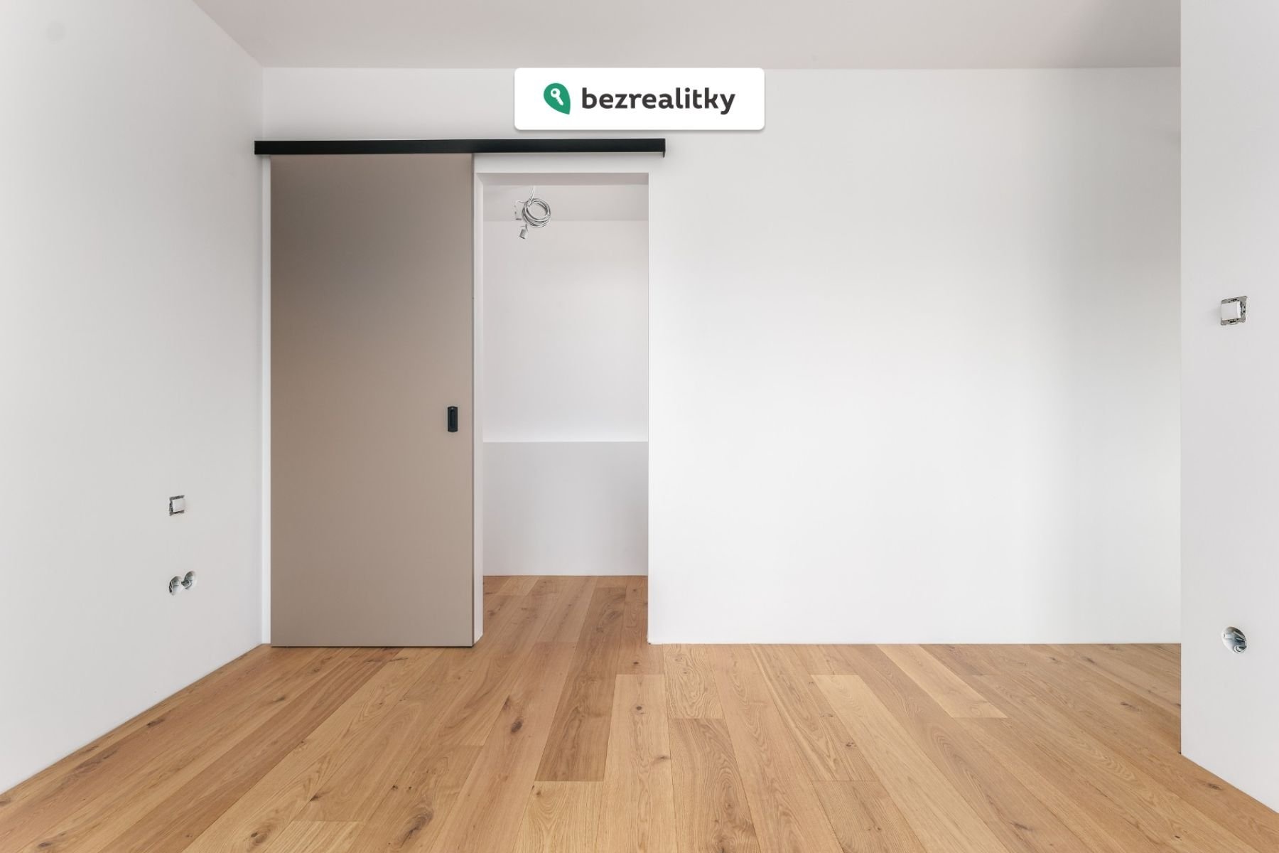 1774517049-xyngzdmody-spojovaci-284-29