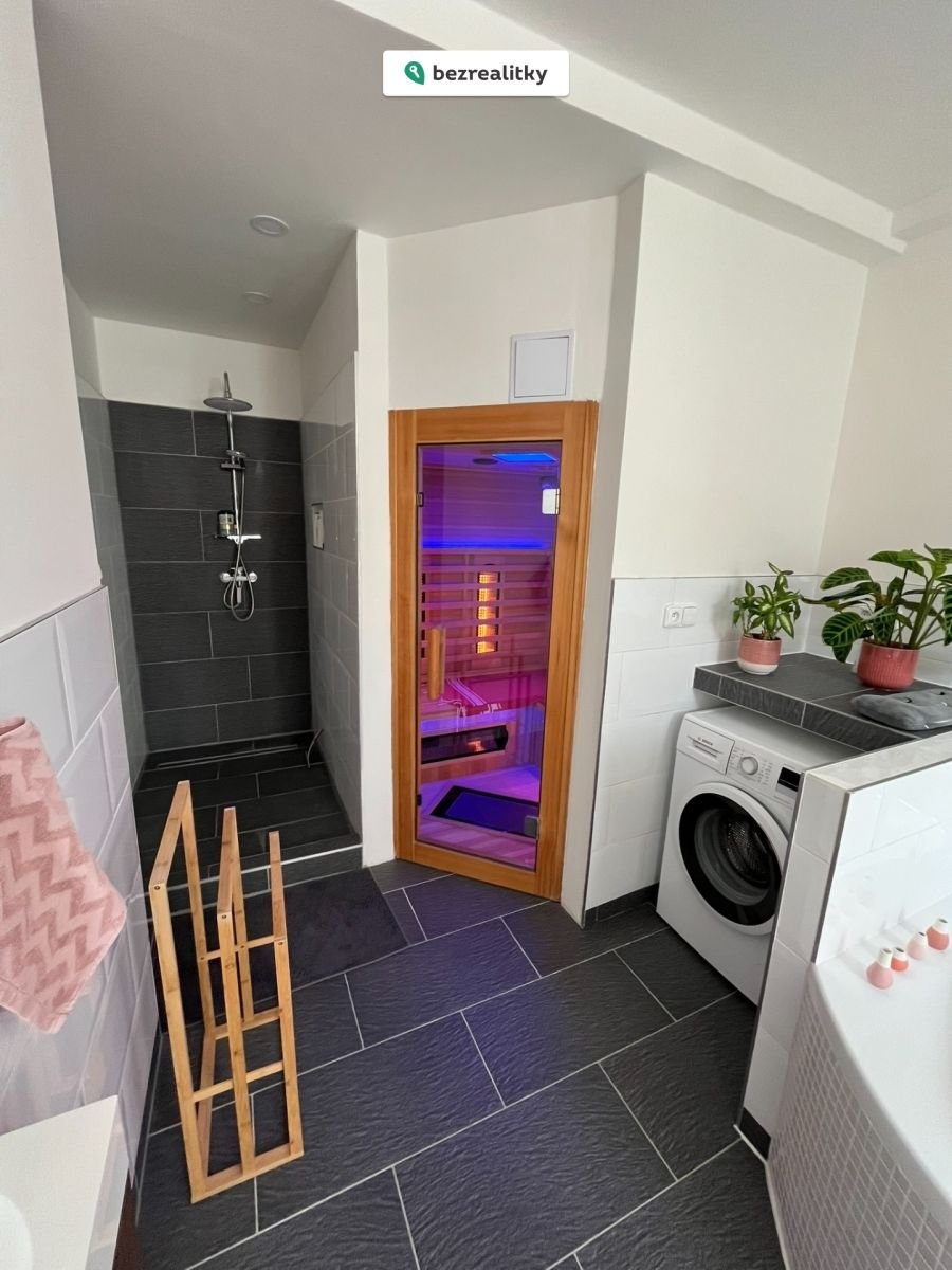 1762803607-twoopwscyn-06-velka-kupelna-sauna