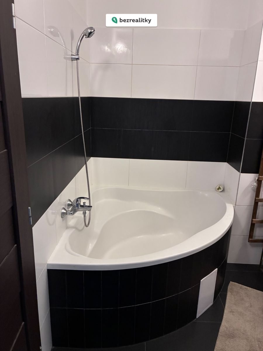 1772976176-bjuthqmikn-img-0345