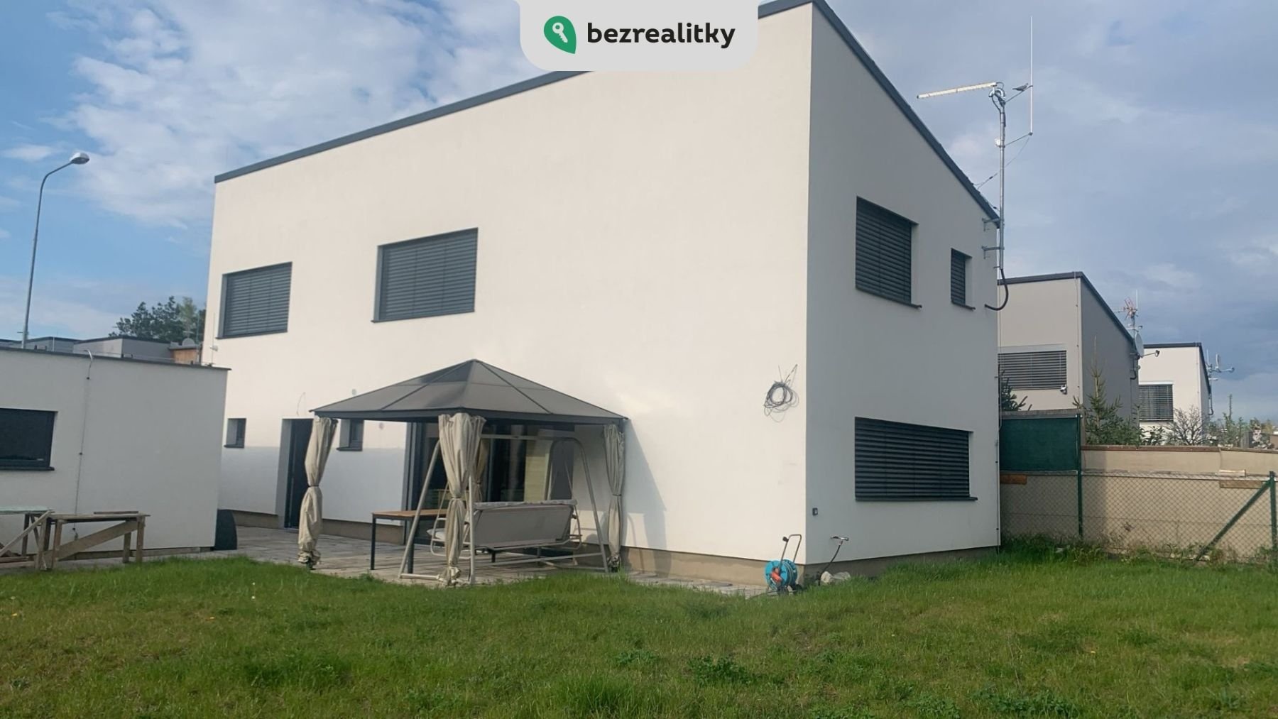 1747603635-zmhtherial-293694bd-1595-44ec-9f11-818c