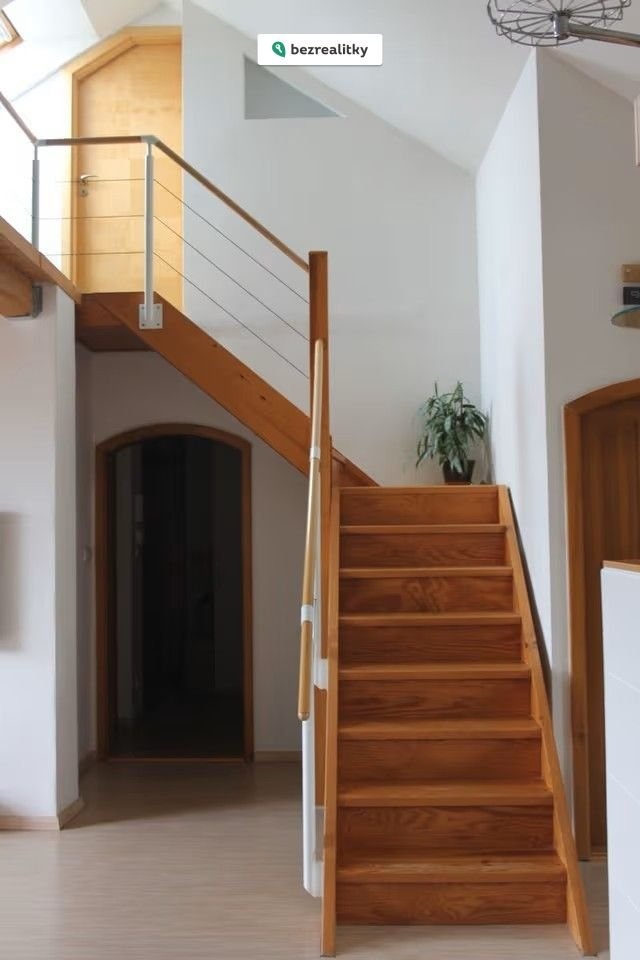 1772821144-ttbarcsorm-schodiste