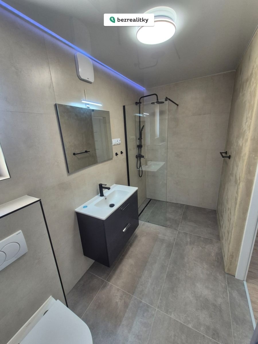 1763552161-bjwdduxcnp-1000014215