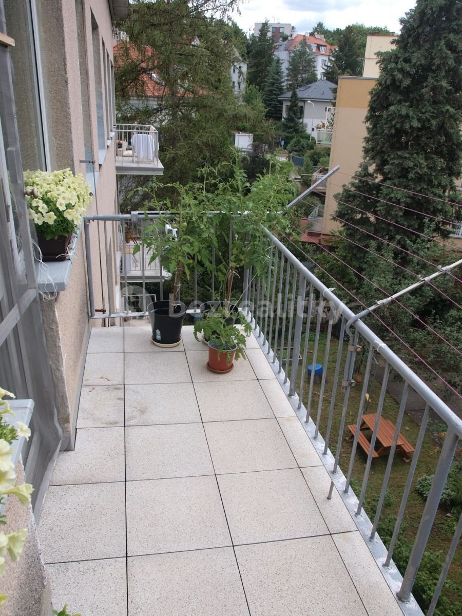 1741631210-qgwqdmfyei-balkon2