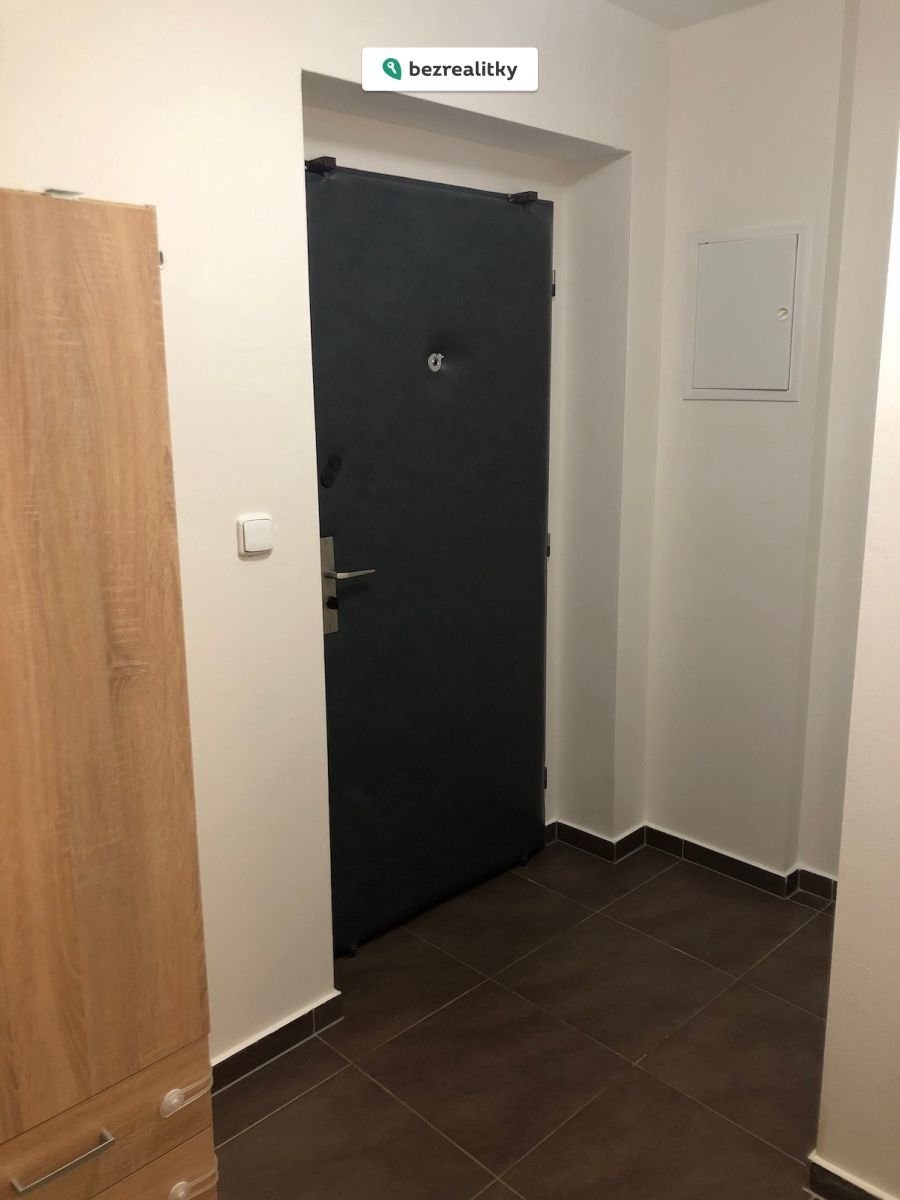 1760362050-eccaptygfb-chodba2