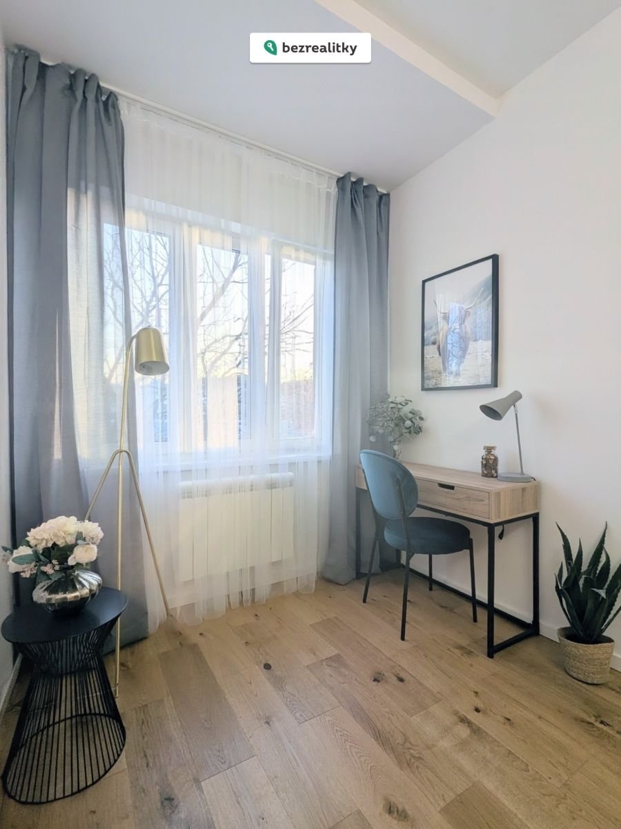 1763073917-uvxjekqmej-1000184388