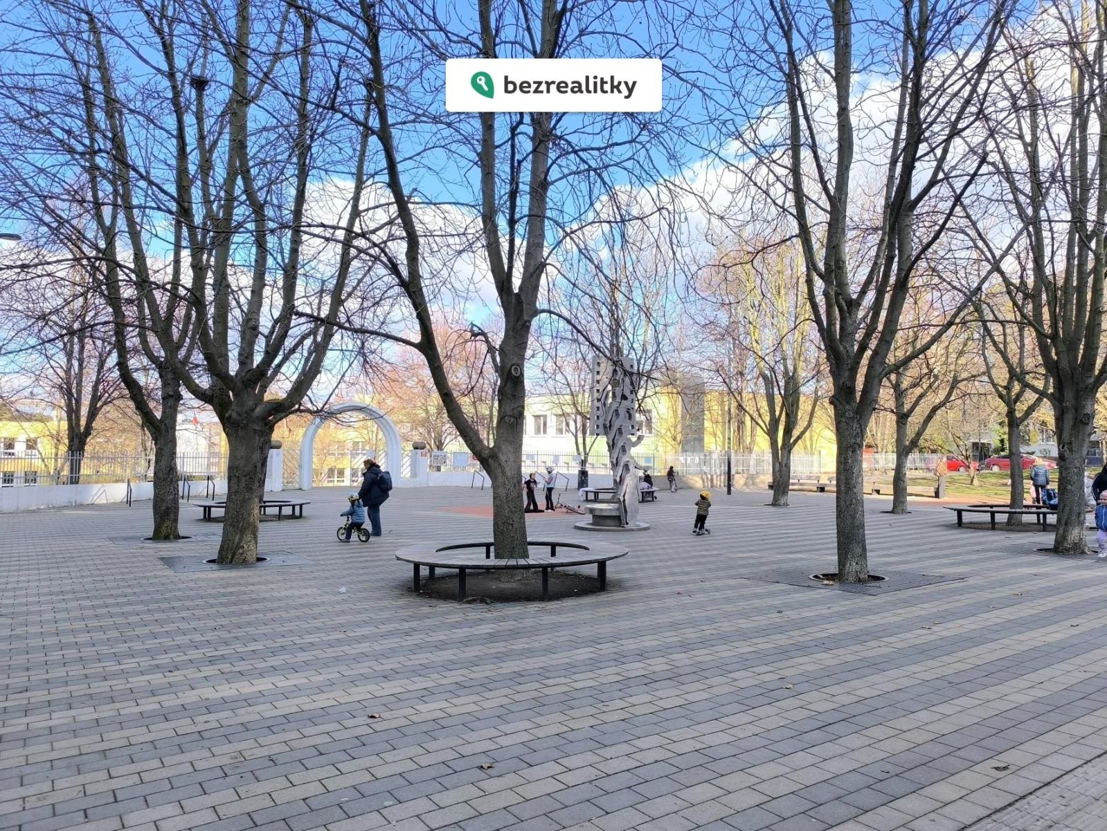 1776195591-exfgmggpsn-m-c3-a9dia-2815-29