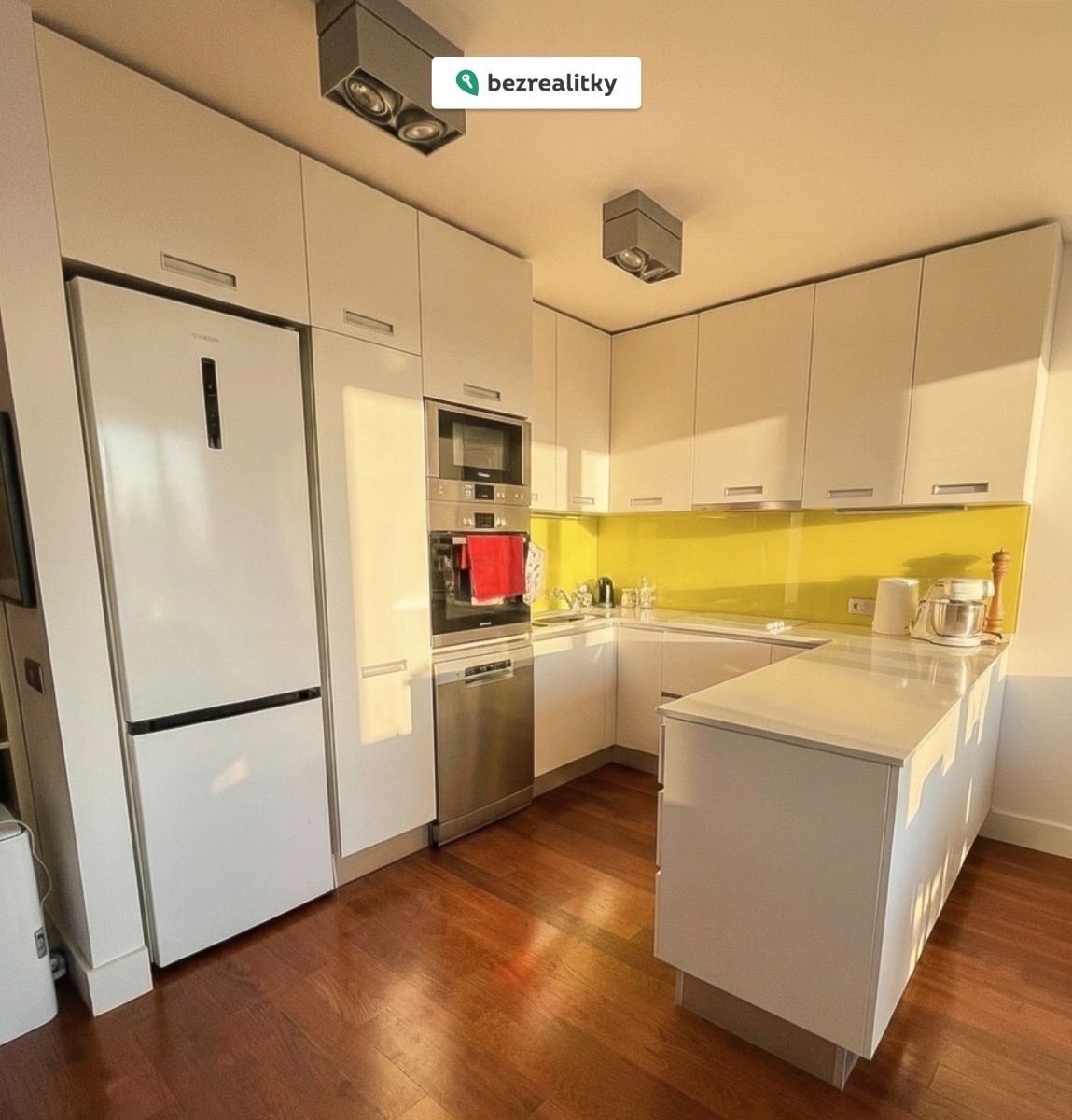 1764542661-bcocfnnhlk-img-0348