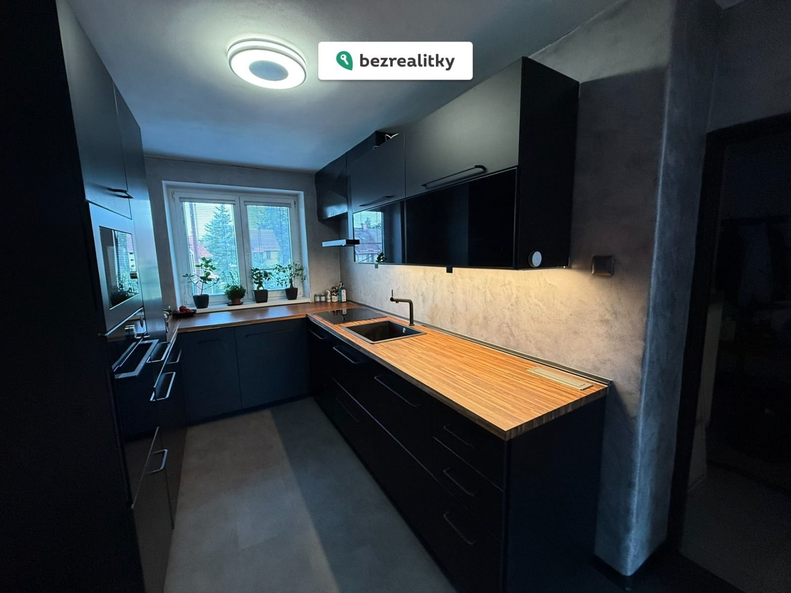 1762183439-kkxtfujgrw-img-3078