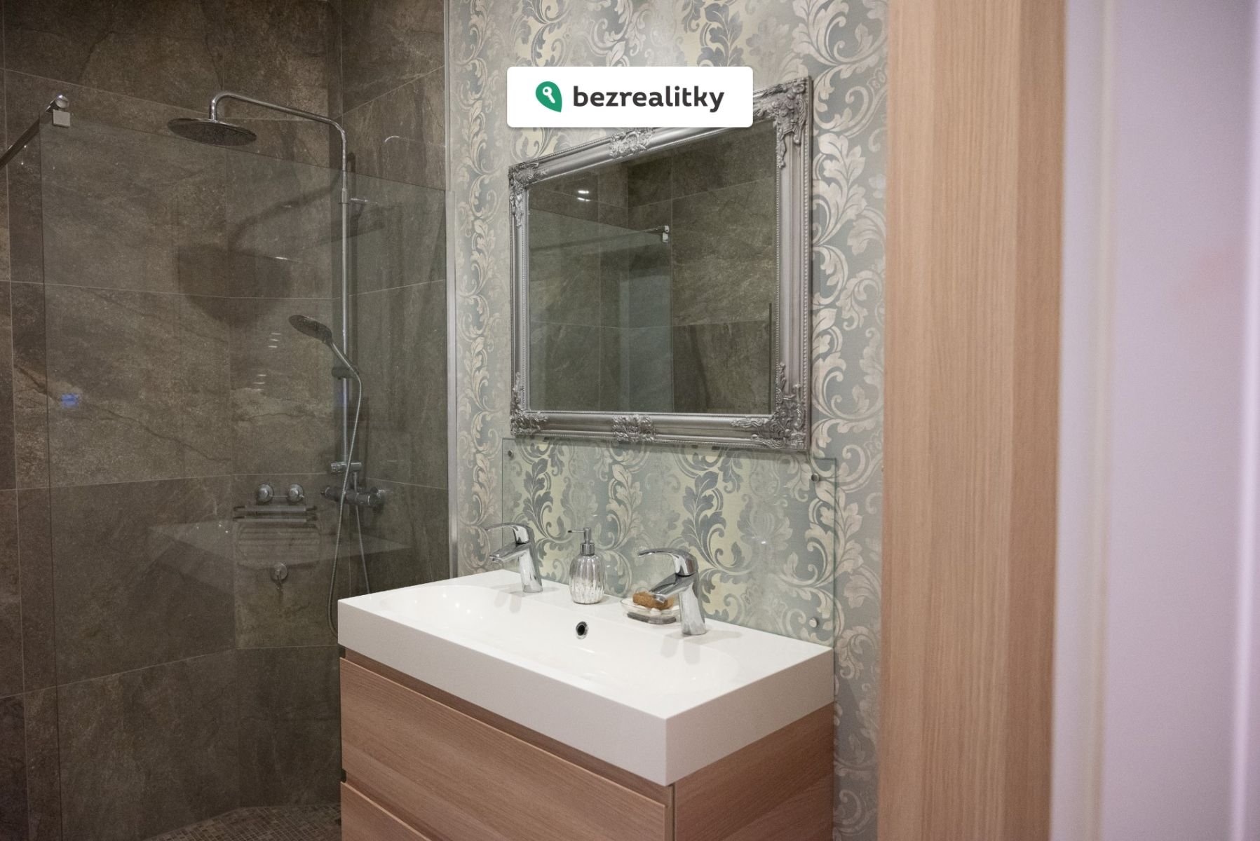 1767001349-dldfbxknwv-dsc-1455