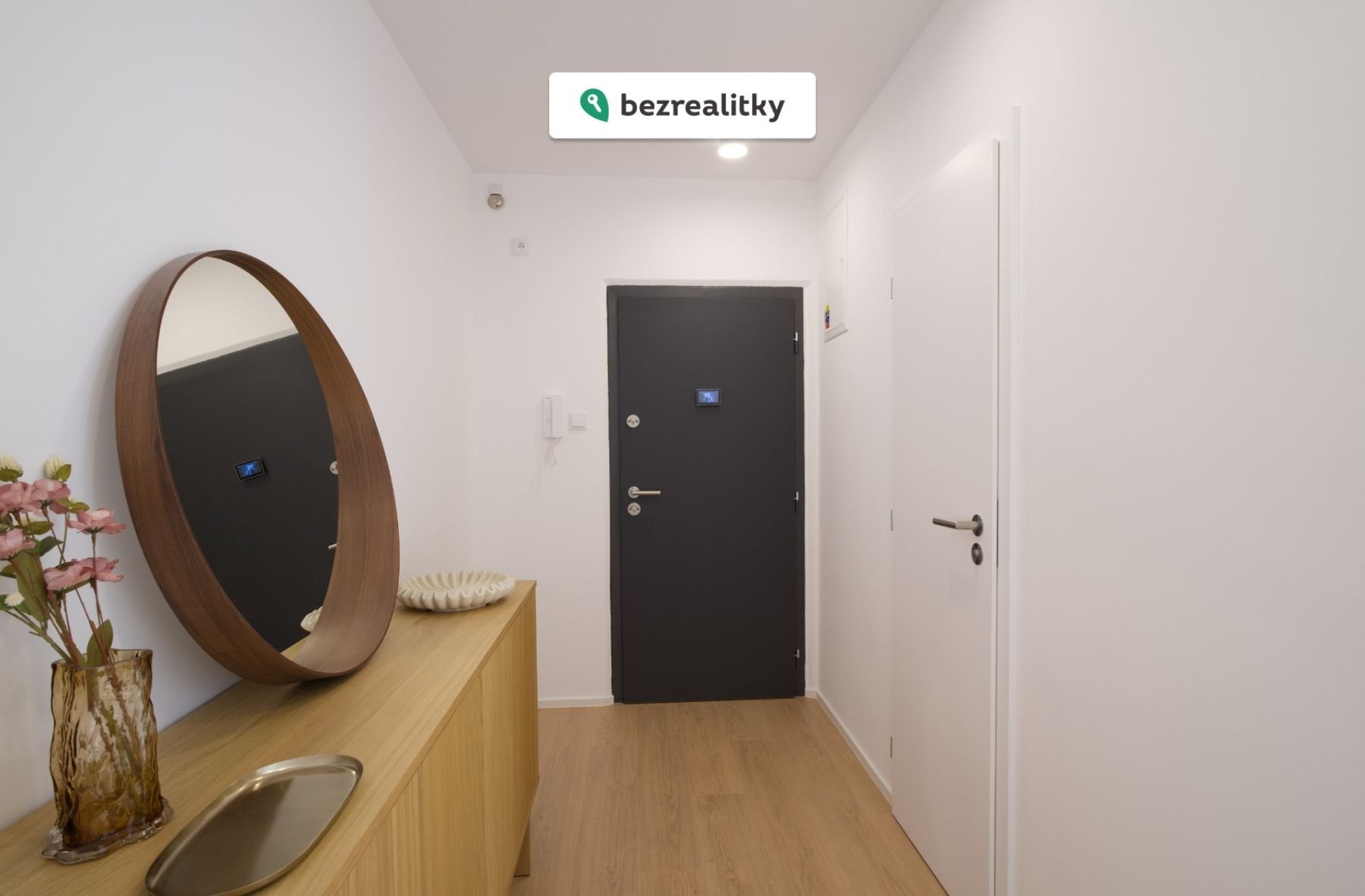 1773915740-fenkkmdmfx-chodba