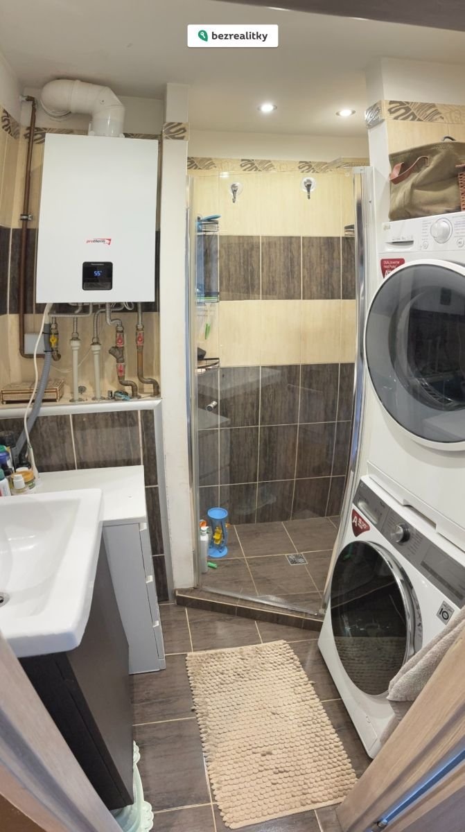 1764075367-lwlnstcjbs-img-7698