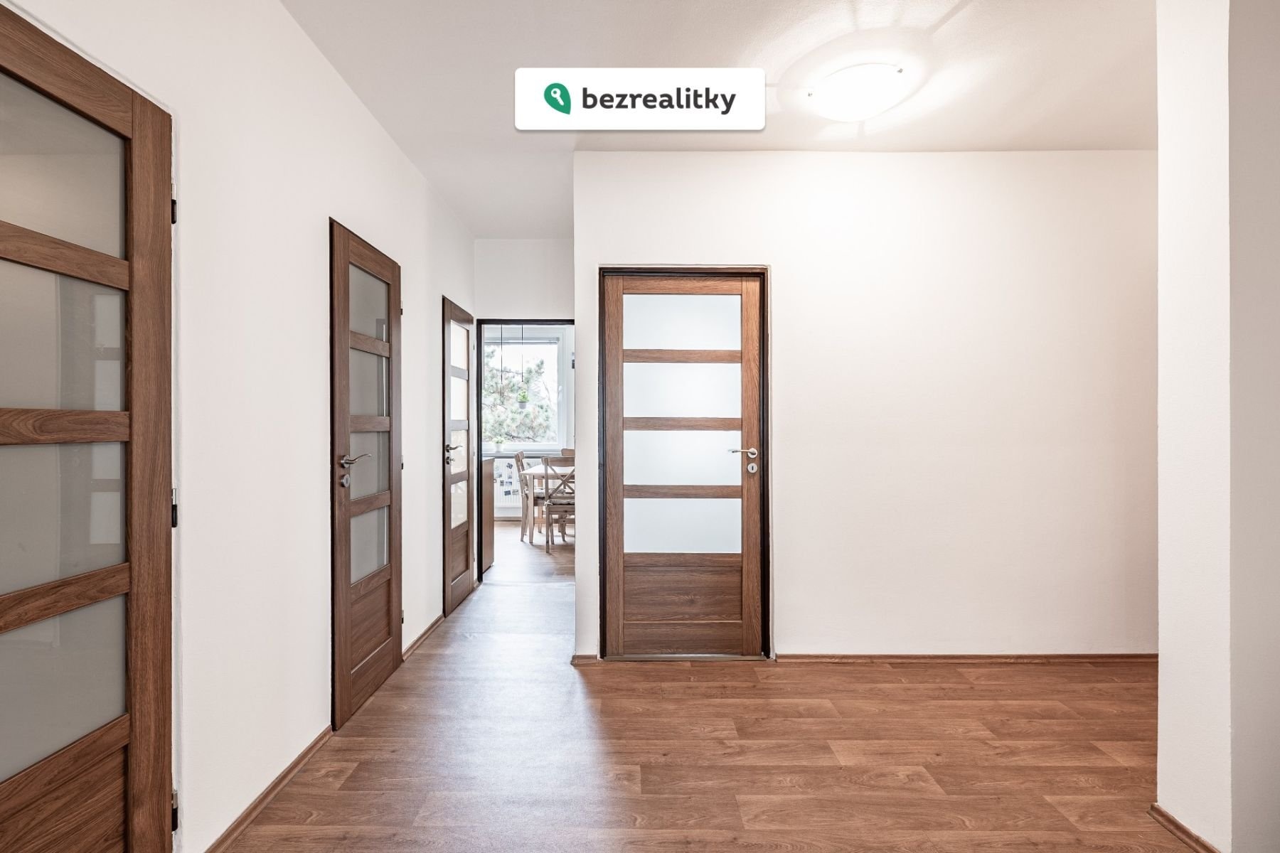 1763038866-tsvhhasfso-chodba-2