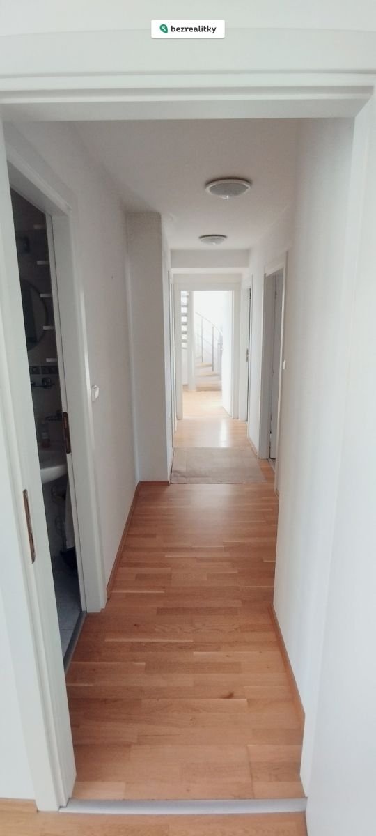 1774430835-qkjkjdbmvd-chodba