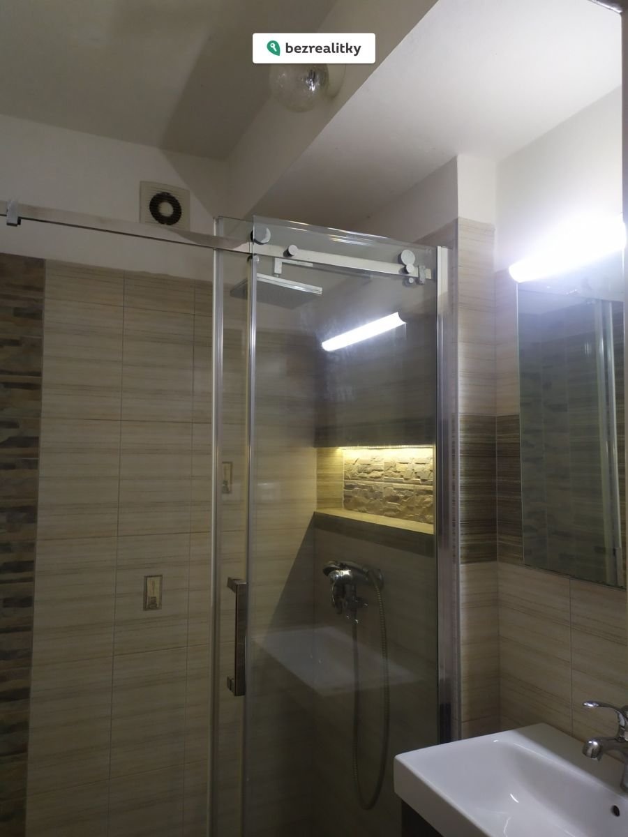 1764007061-wqdkwggvor-img-20251121-090439