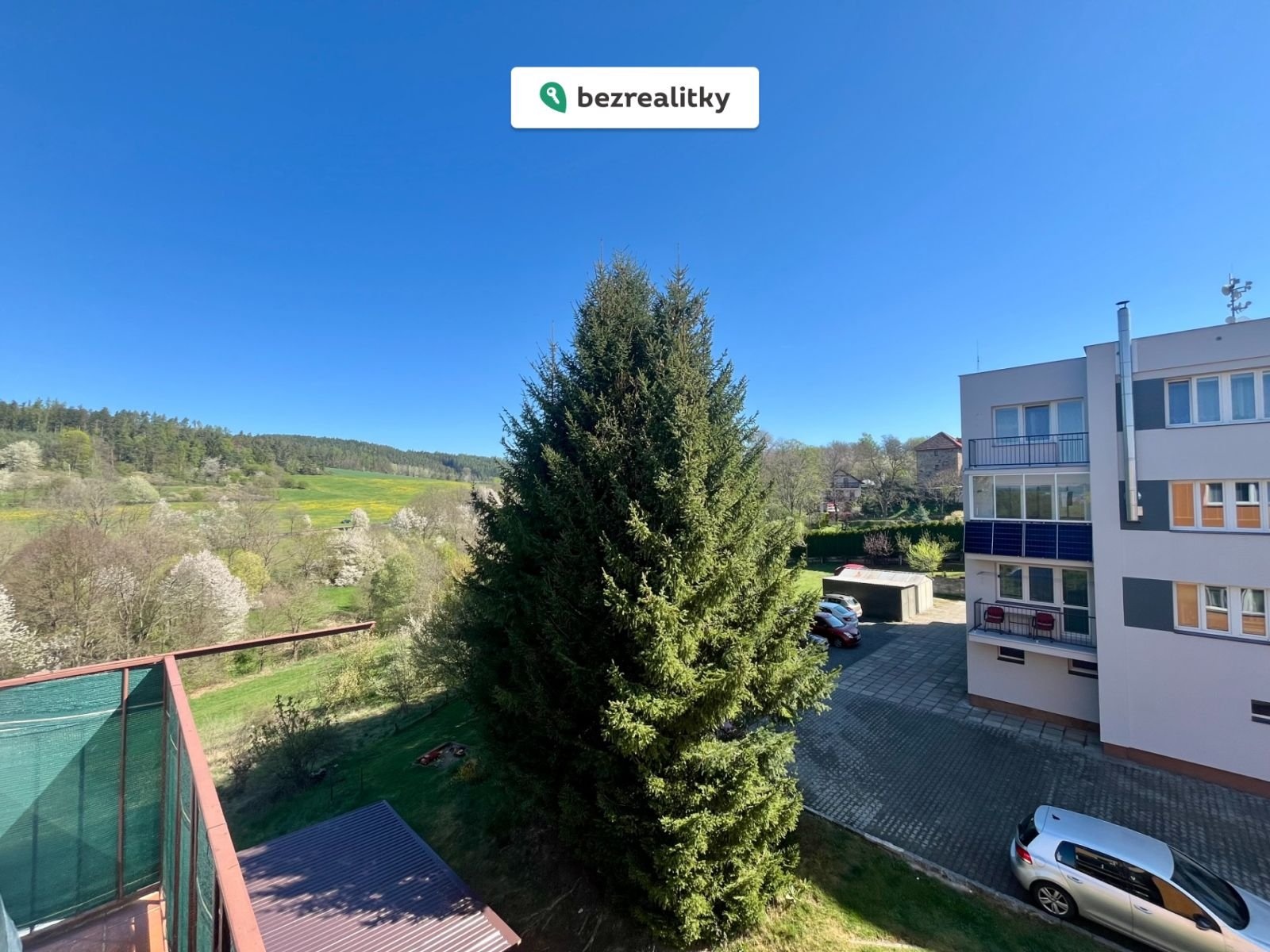 1753258086-rscdkphnlm-balkon-vyhled