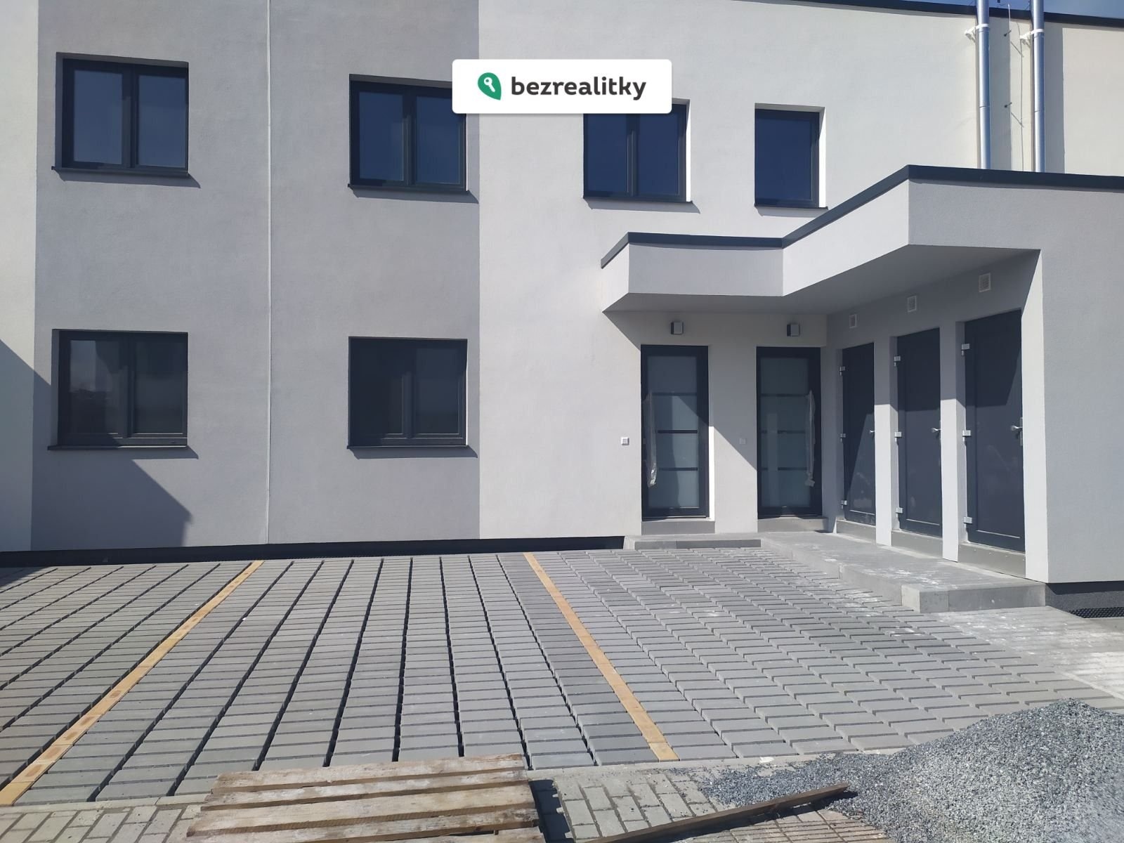 1756752249-xcdyszemnw-1000025720