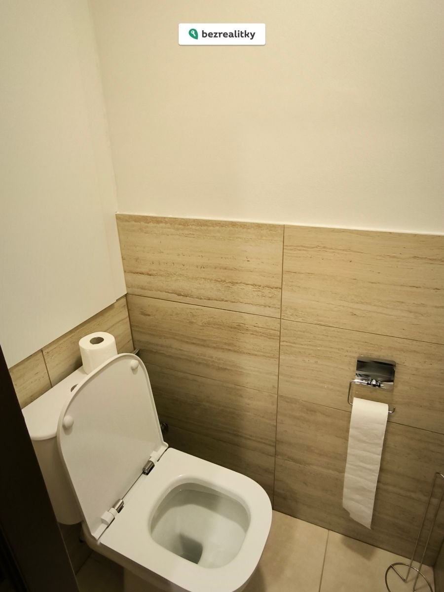 1757425920-roglwocrch-wc