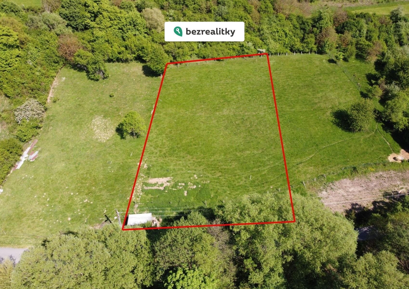 1774952665-mpzzmasjec-pohled-dron-s-cervenym-ramec