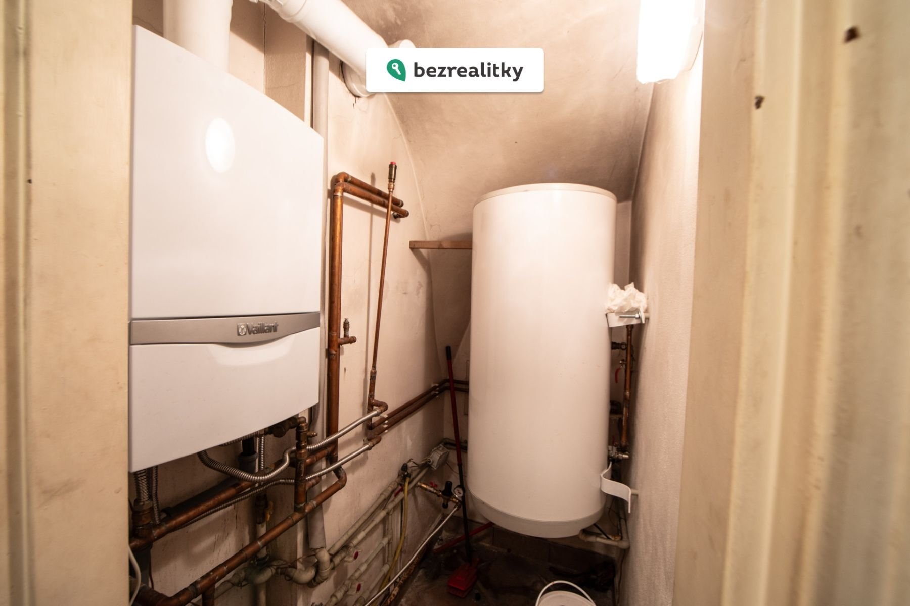 1771347943-nxladeloke-096a0533