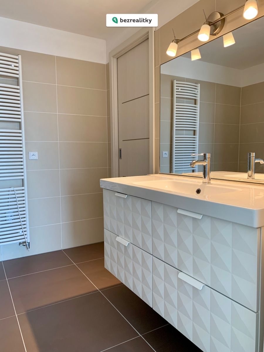 1761896005-scafepises-img-8830