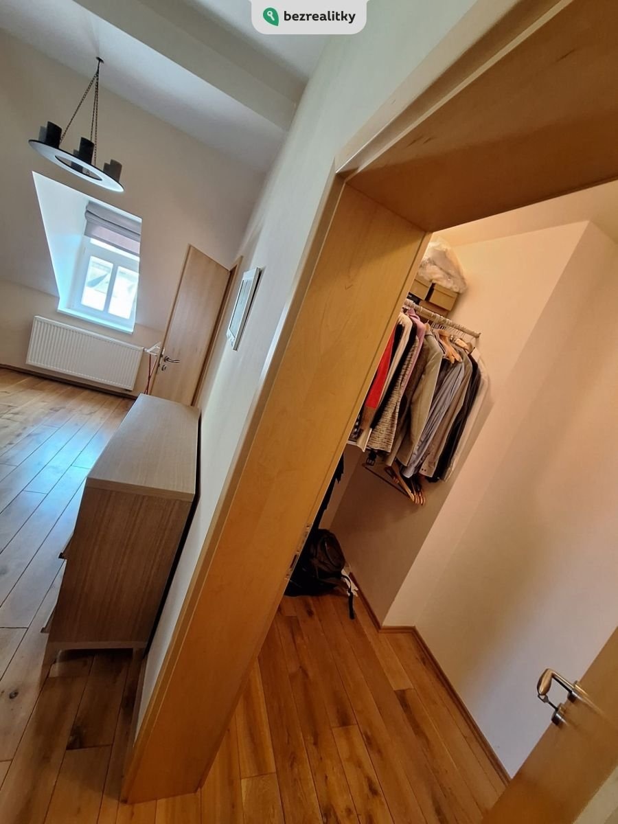 1748969467-ptxgxeyqwj-schlafen-garderobe